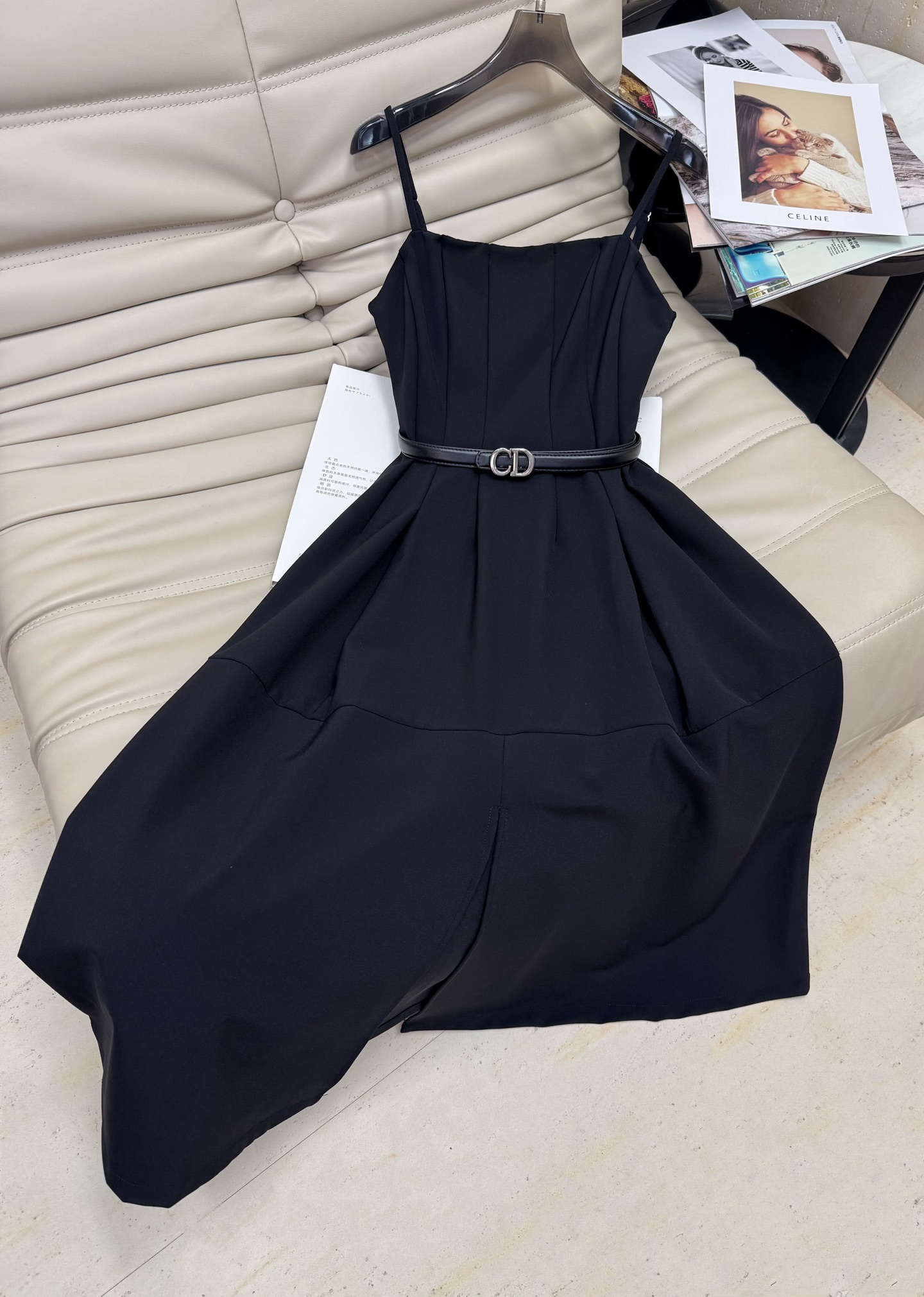 NO:439085,Black retro Hepburn style slit suspender black skirt, high-end French design niche dress, fashionable and high-end single wear, and pair it with a small suit, easy to grasp every day commuting SML, skirts, alexander wang19860909黑色复古赫本风开叉吊带小黑裙 高级感法式设计感小众连衣裙 单穿时尚高级 再搭配一个小西服 日常通勤都轻松拿捏 SML,,skirts,alexander wang,Women's clothing
