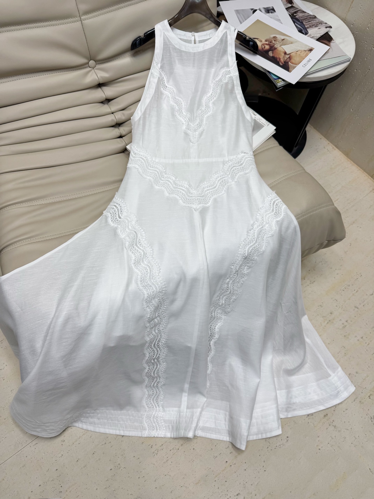 NO:440726,The latest French jacquard embroidery hollow waist-hugging slimming dress. The Senshi Heavy Industry White Sleeveless Vest Long Skirt. The waist-hugging style is sweet and age-reducing. Who doesn’t like it? Very strongly recommended style. Monochrome. SML.,,skirts,alexander wang.19860909最新款法式提花刺绣镂空收腰显瘦连衣裙 森系重工白色无袖背心长裙子 收腰版型上身甜美又减龄谁不爱 极烈推荐款 单色 码数SML.,,skirts,alexander wang,Women's clothing