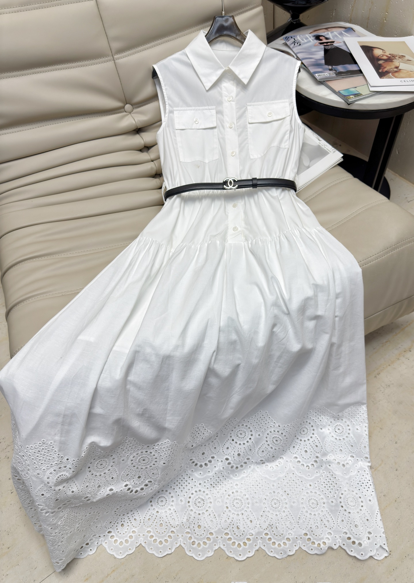 NO:443987,——25 latest styles, embroidered sleeveless dress with shirt collar, elegant style, paired with a small fragrance belt to make you look slim and high-end. The design and embroidery elements of the shirt collar are really a perfect match. The whole skirt is so harmonious. The upper body shows your figure and temperament. Monochrome SML, skirts, alexander wang19860909——25最新款 衬衣领绣花无袖连衣裙 气质大方款, 搭配小香腰带显瘦又高级 衬衣领的设计和绣花元素实为天作之合 整件裙子搭配都那么和谐 上身非常显身材气质.单色 码数SML,,skirts,alexander wang,Women's clothing