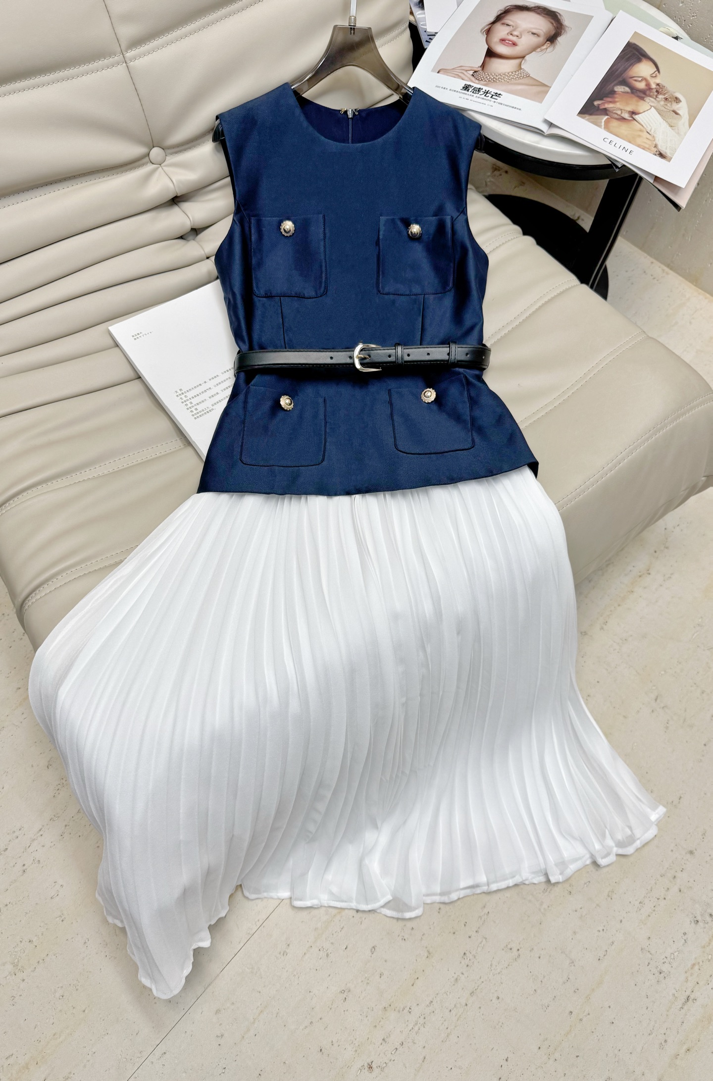NO:445789,The new style of the early autumn 2025 blue and white satin-like small fragrance style slim and sleeveless fake two-piece dress with belt high-end slimness. The hem is high-temperature pressing and folding without deformation. The upper body is very white and noble. The return rate is 100%. Highly recommended. Monochrome SM LXL,, skirts, alexander wang19860909高定2025早秋季新款蓝撞白缎面小香风显瘦无袖假两件连衣裙 配腰带高级显瘦 下摆高温压折不变形 高级颜色上身十分显白又贵气 回头率百分百 极烈推荐 单色SM LXL,,skirts,alexander wang,Women's clothing