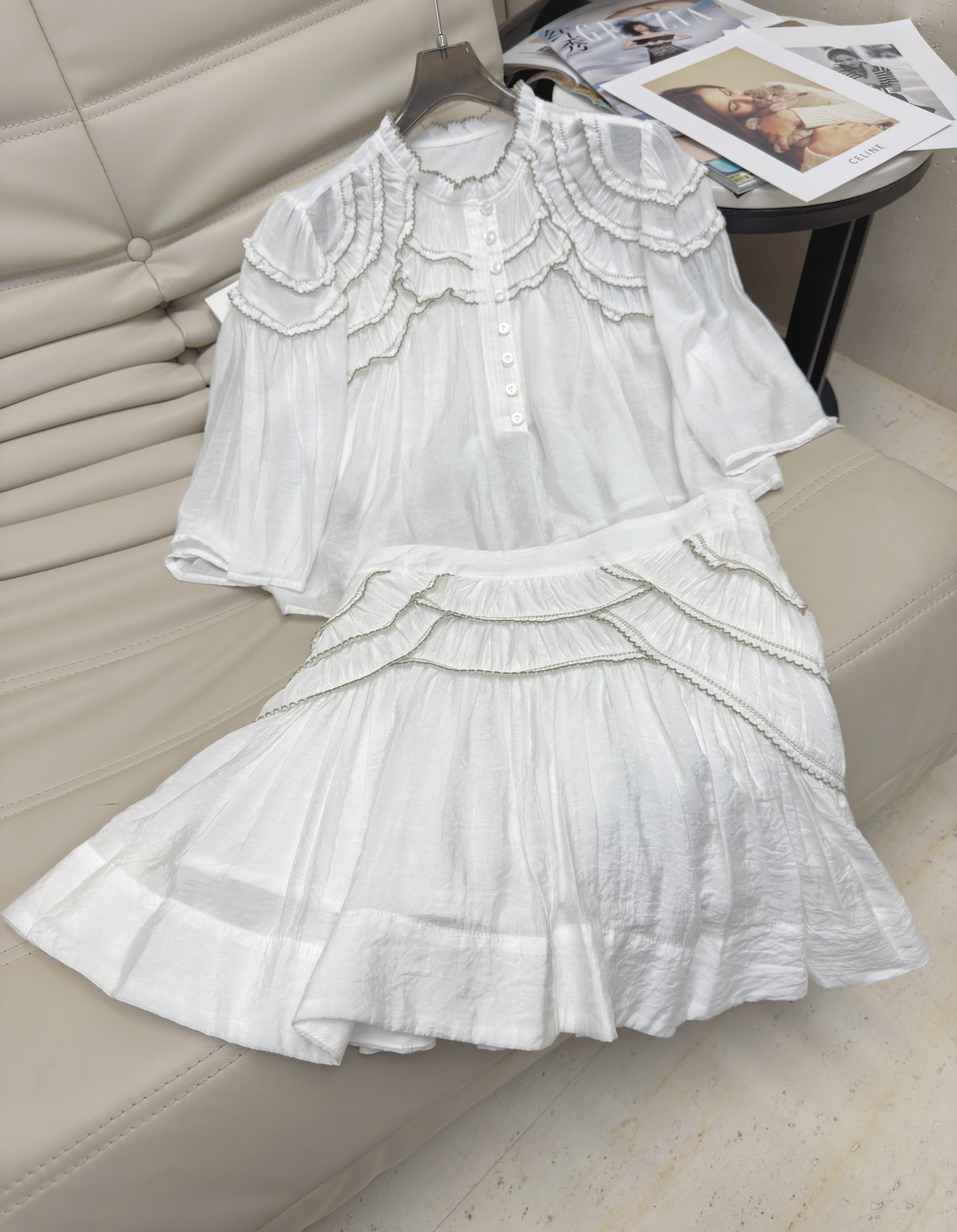 NO:446799,Top Skirt French light luxury hook lace multi-layer design stand collar mid-sleeved shirt + A-line ruffled skirt A set of top body is sweet and fashionable, and the age-reducing effect is excellent. SML, skirts, shirts, alexander wang19860909上衣  半裙 法式轻奢钩花边多层设计立领中袖衬衫+A字荷叶边半身裙 一套上身甜美又时髦 减龄效果超赞 SML,,skirts,shirts,alexander wang,Women's clothing