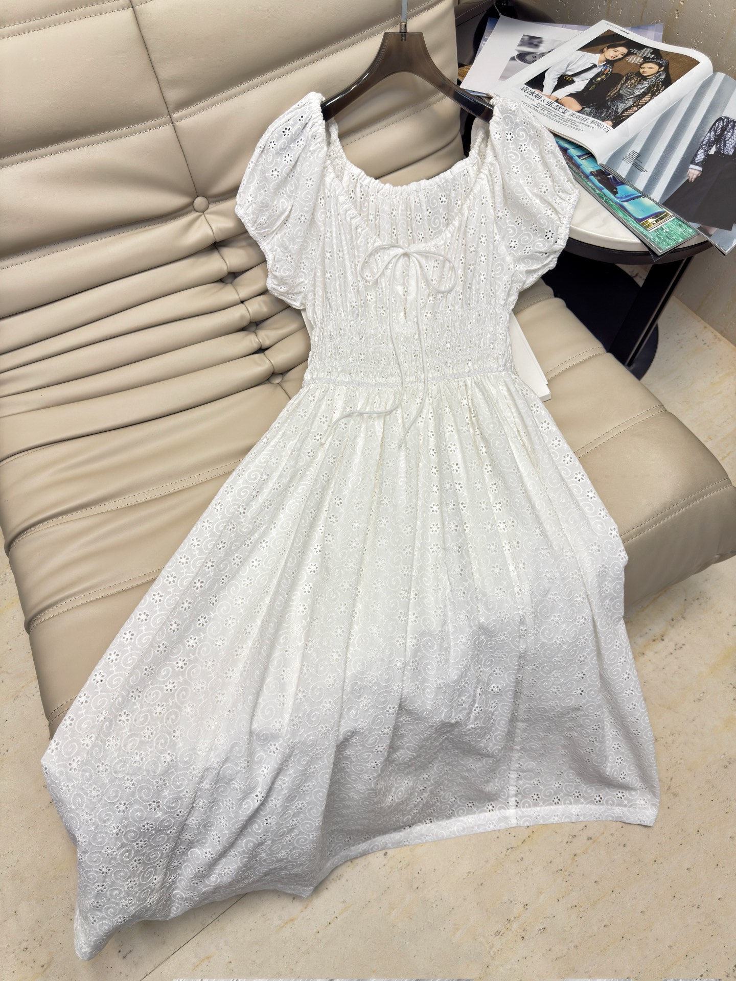 NO:454877,French light luxury small flower hollow embroidery tie-fitting round neck waist-hugging puff sleeve dress, retro style and gentle temperament, super fairy, upper body waist-hugging and slimming SML, skirts, alexander wang19860909法国轻奢小花镂空刺绣系带圆领收腰显瘦泡泡袖连衣裙 复古风温柔气质超仙 上身收腰显瘦 SML,,skirts,alexander wang,Women's clothing