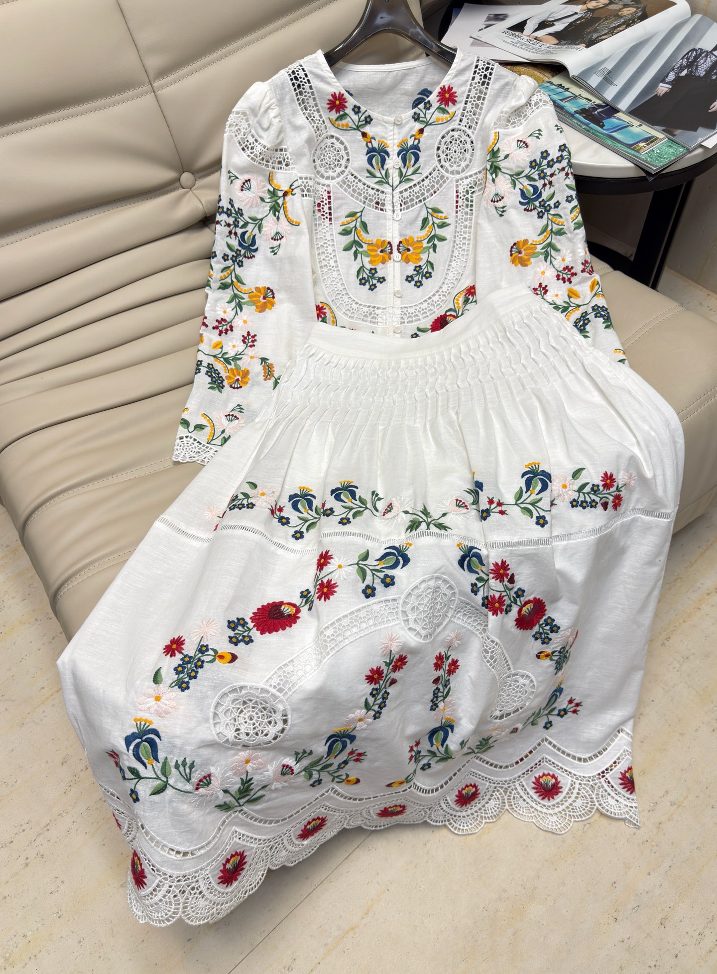 NO:453164,Top skirt 25 early autumn new style heavy industry design retro ethnic style hollow embroidered round neck front button long sleeve shirt top SML, skirts, shirts, alexander wang19860909上衣半裙25早秋新款 重工设计 复古民族风镂空刺绣圆领前系扣长袖衬衫上衣 SML,,skirts,shirts,alexander wang,Women's clothing