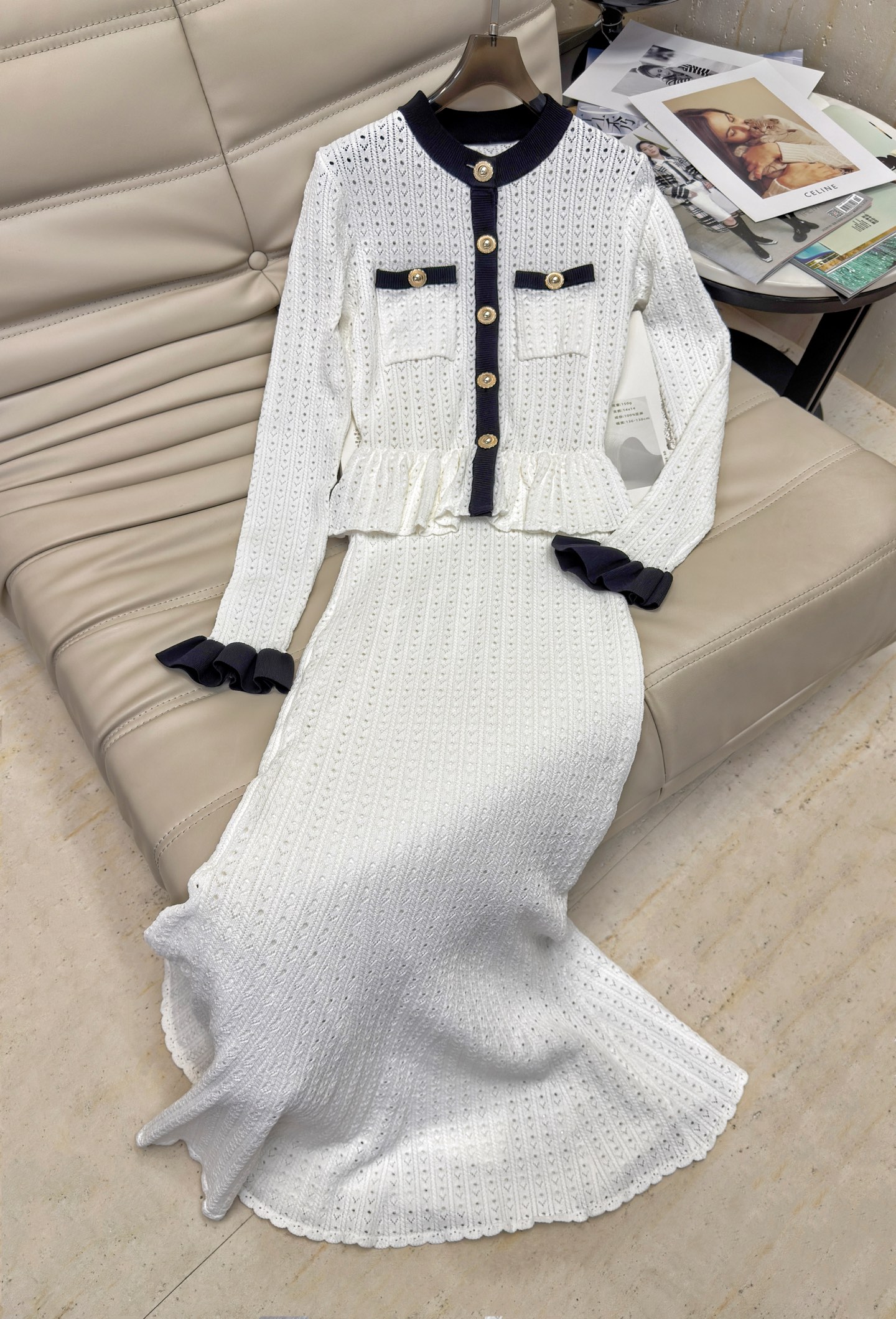 NO:454109,2025 early autumn new suit elegant temperament black and white contrasting color round neck gold single-breasted doll top long fishtail skirt suit slimming out the body and look back at the streets [color] [color] Monochrome SML, skirts, alexander wang198609092025早秋新款套装优雅气质黑白撞色圆领金色单排扣娃娃摆上衣长款鱼尾长半裙套装 版型显瘦显身材出街回头率超高[色][色] 单色 码数SML,,skirts,alexander wang,Women's clothing