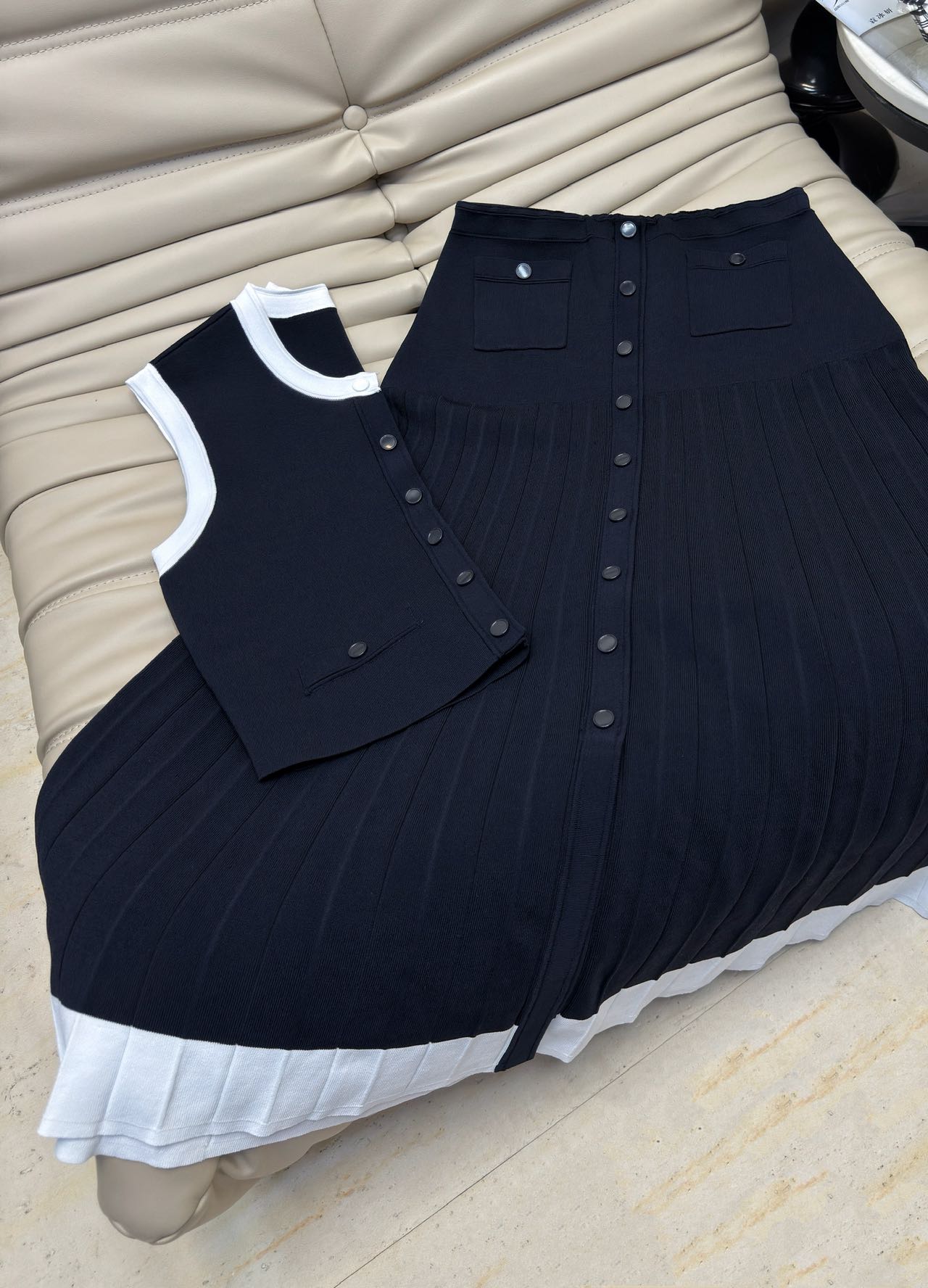 Elegant Two-Piece Knitted Vest and Skirt Set - French Chic Style 7 i1753519877924 6830 0 5