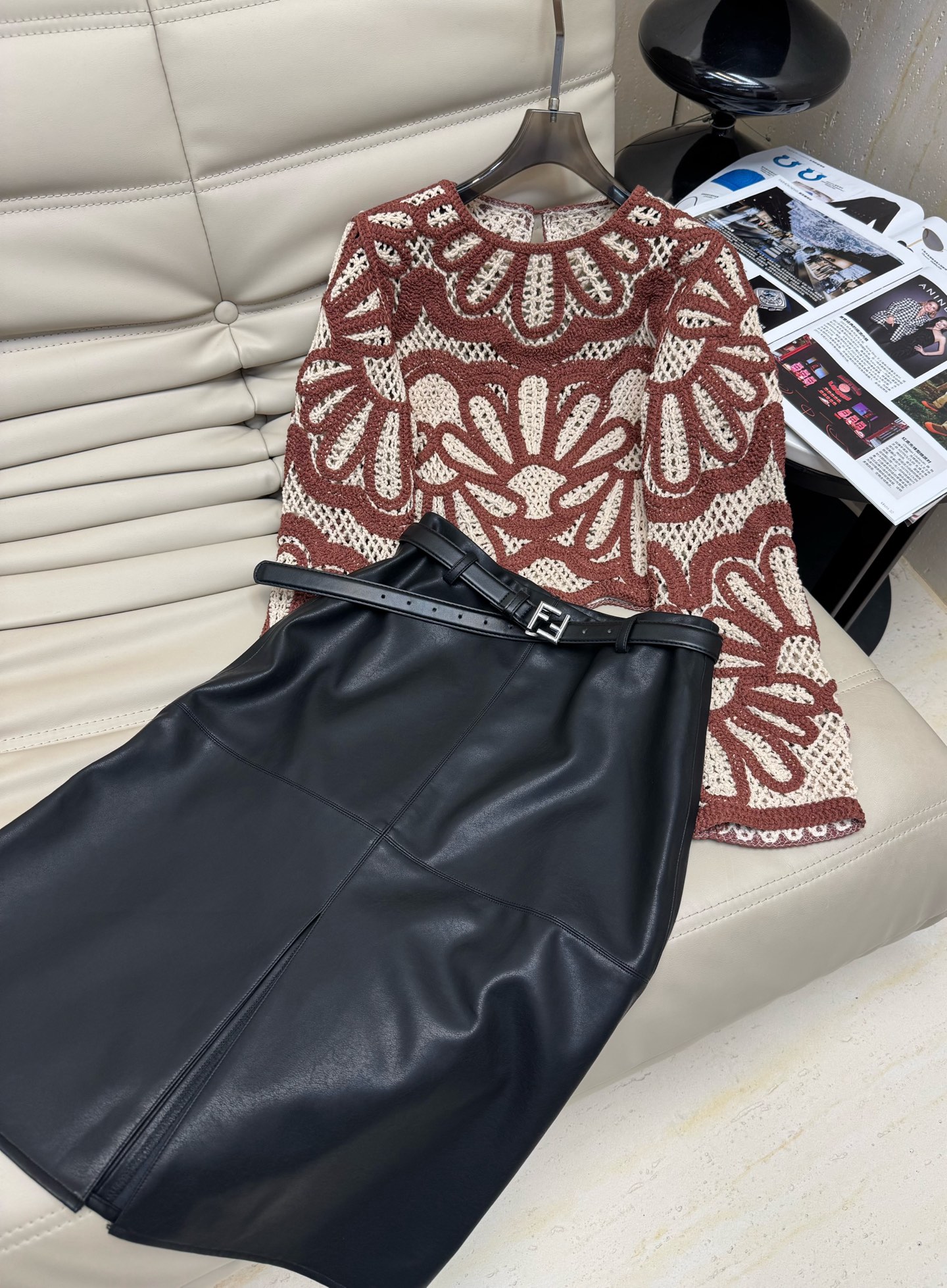 NO:463560,The latest retro heavy industry short top in early autumn, French hook-and-cut round neck long-sleeved sweater, overall splicing color is high-end, full of design, unique and versatile, can be matched with a skirt, on-site sale, monochrome SMl,, skirts, alexander wang19860909早秋最新款复古重工短款上衣 法式钩花镂空圆领长袖针织衫 整体拼接颜色又高级 设计感满满 别致又百搭 可配半裙 现货发售 单色 SMl,,skirts,alexander wang,Women's clothing