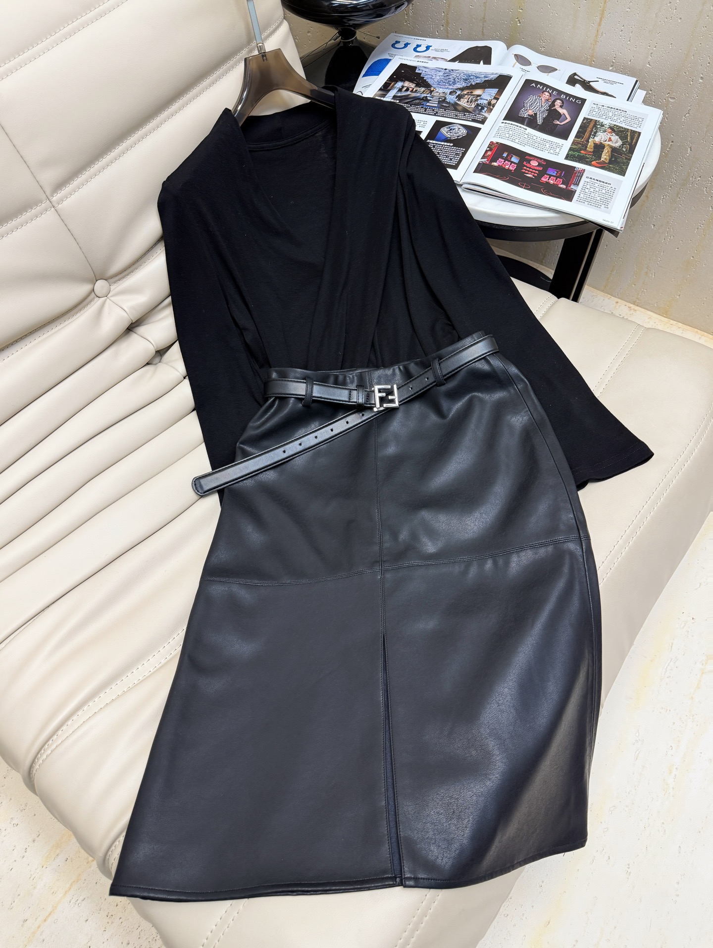 NO:467055,New products in early autumn, fashionable design, versatile hip skirt, matte foggy leather, super beautiful with small tops or jackets, SML half,, skirts, jackets & coats, alexander wang19860909早秋新品 时尚设计感开叉百搭包臀裙 哑光雾感皮质显高级 搭配小件上衣或者外套都超美 SML 半,,skirts,jackets & coats,alexander wang,Women's clothing