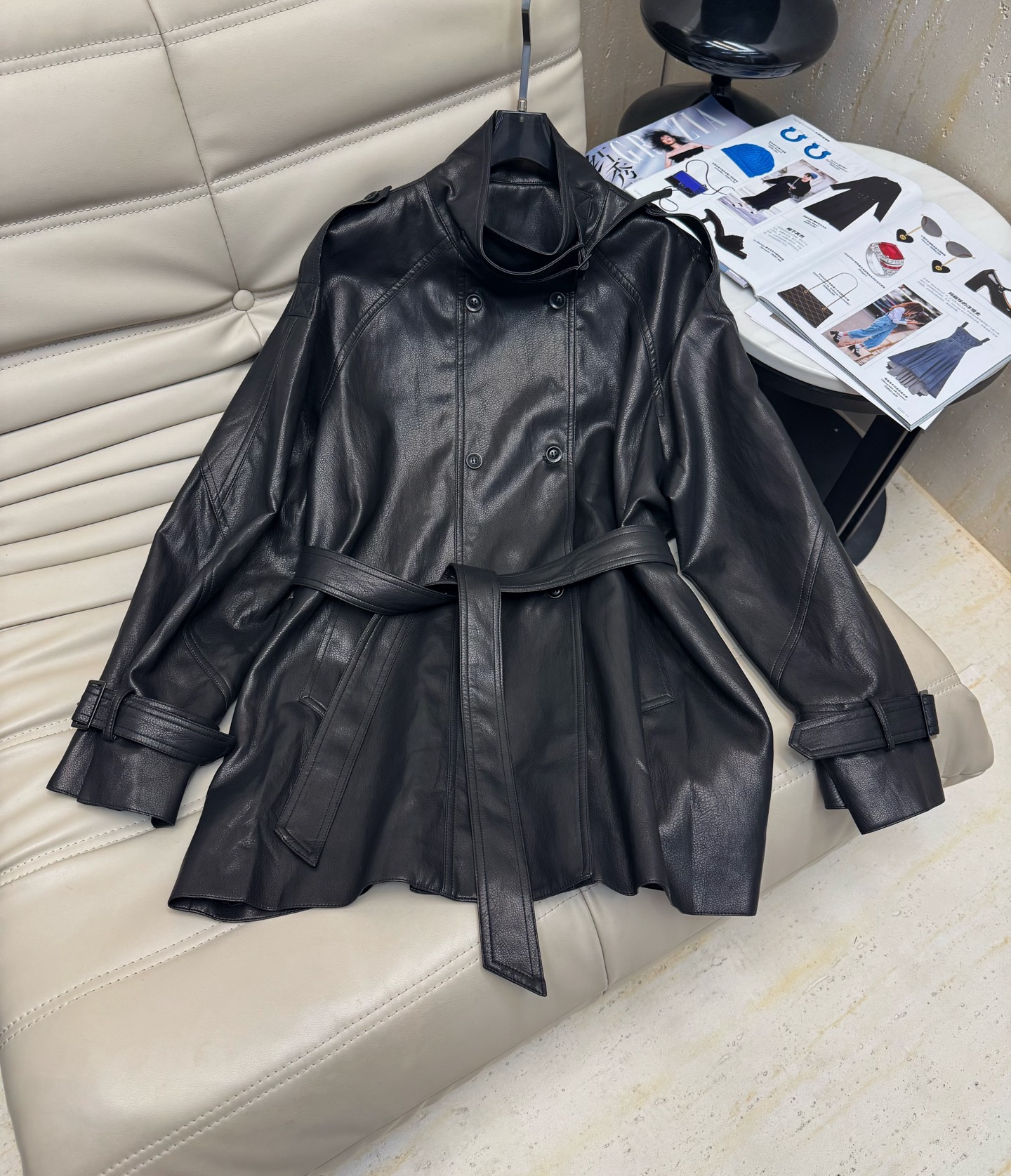 NO:489914,The new Korean versatile mid-length leather jacket with dust bags in autumn and winter is very fashionable and fashionable. This year's popular autumn leather jacket is both cool and cool. It is awesome with boots!  Monochrome SML, boots, jackets & coats,leather jacket,alexander wang19860909配防尘袋年秋冬新款韩版百搭中长款皮衣外套 十分时尚洋气 今年流行的秋季爆款皮衣外套 又飒又酷 配上靴子绝绝子穿搭！ 单色SML,,boots,jackets & coats,leather jacket,alexander wang,Women's clothing