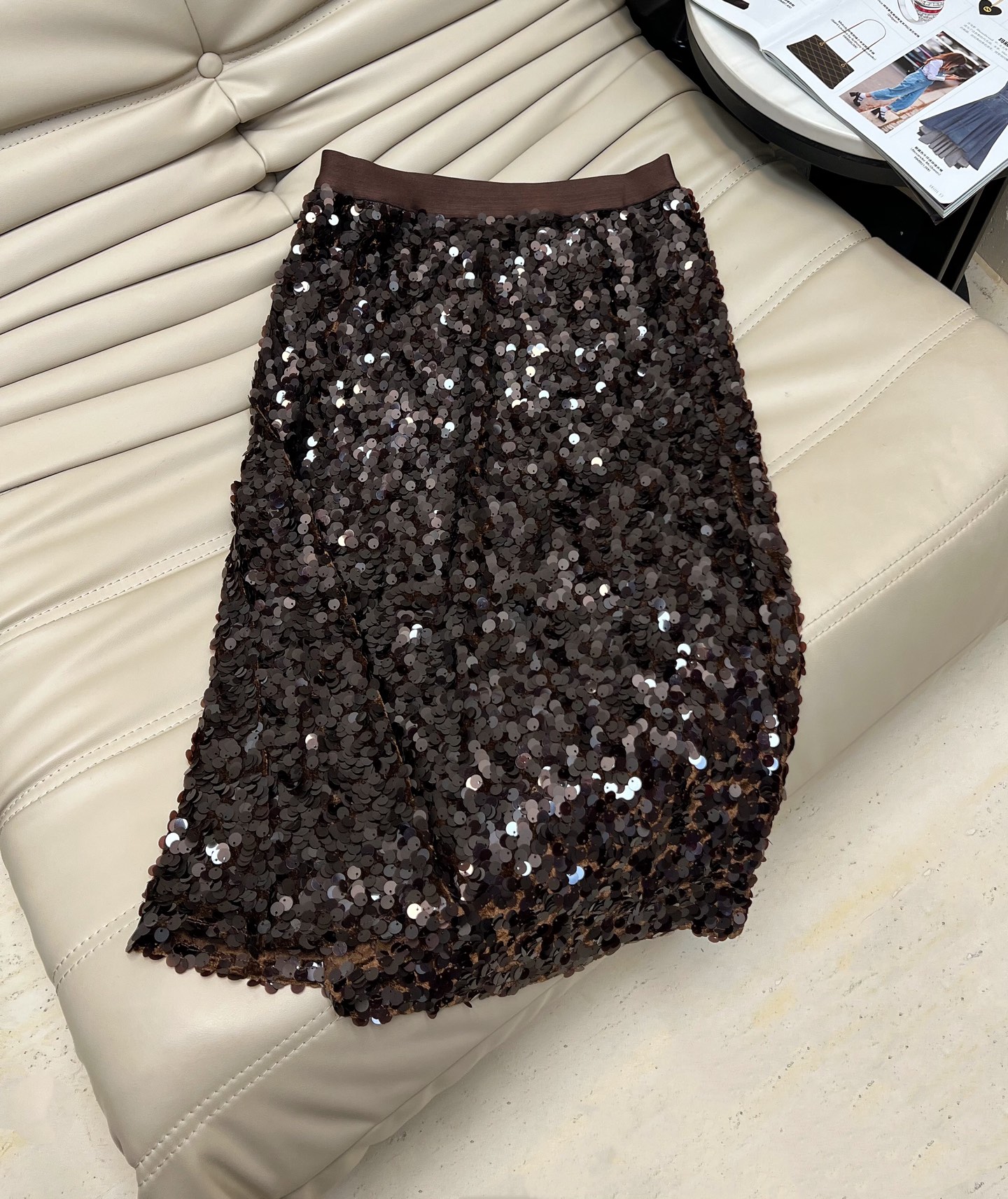 NO:489910,New high-end high-end heavy-duty sequin velvet high-waist skirt with elastic waist design, upper body showing temperament, straight hip-covered style, celebrity style, spot shipment, monochrome SML, skirts, alexander wang19860909早秋新品高级感重工亮片丝绒高腰半身裙 松紧腰设计 上身显气质 直筒包臀版型 名媛风范 现货发 单色SML,,skirts,alexander wang,Women's clothing