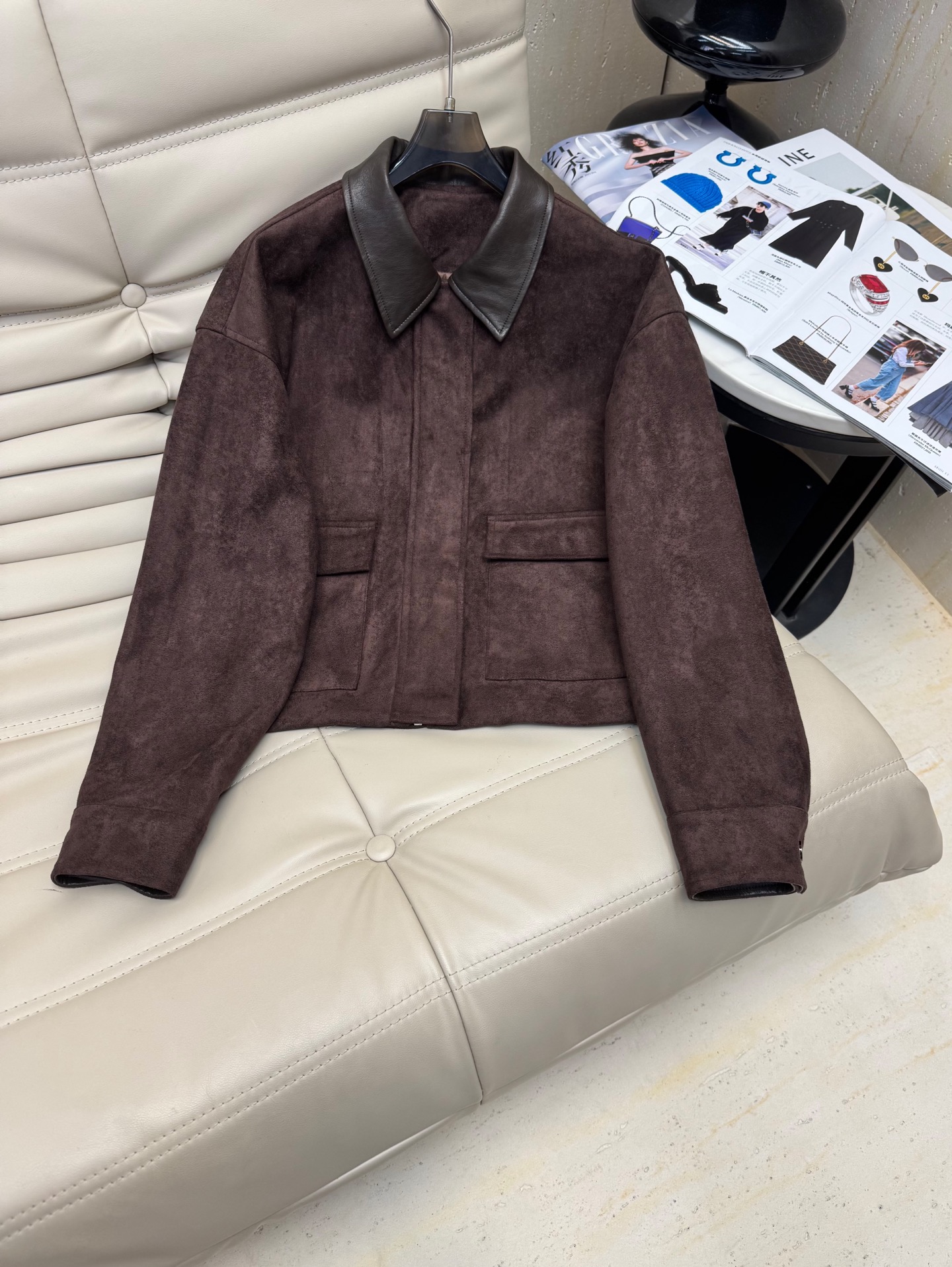 NO:507013,New imported PU leather lapel deerskin velvet jacket with unique retro design splicing, loose board zipper design and easy to wear 2 colors SML, jackets & coats, alexander wang19860909早秋新款进口PU皮翻领鹿皮绒小短款外套 复古设计感拼接独特 宽松板型拉链设计穿搭方便 2色 SML,,jackets & coats,alexander wang,Women's clothing