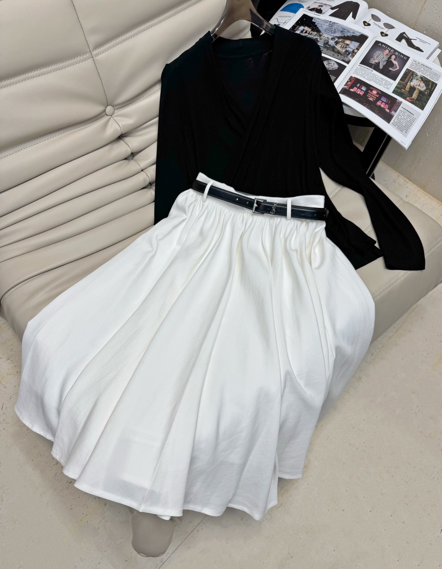 NO:493562,The new Saint Laurent skirt in early autumn. The A-line skirt is elegant and slim. It can be worn with a fat and thin. It can be matched with a sweater. It is very high-end. Must-have items for people. Monochrome. SML, saint laurent, skirts, sweaters, alexander wang.19860909早秋新款圣罗兰半裙 A字裙摆大气又显瘦 胖瘦都能穿 可搭配毛衣一套很高级 人手必备单品 单色 码数 SML,,saint laurent,skirts,sweaters,alexander wang,Women's clothing