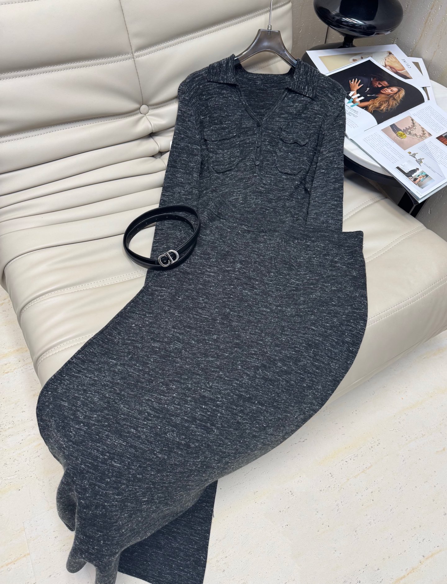 NO:496733,Early autumn new V-neck lapel wool top long skirt suit. Small pocket design with belt 100% wool fabric Ultra-fine branch wool, like worsted, delicate and soft, soft and comfortable, without any thorns, delicate and firm needles, soft and elastic style, swaying and looking at it, showing recognition and style of quality, cuffs, leather design, fat and thin skirt can be elastic, very unique and distinctive, highlighting fashion concepts and exquisite taste. It is recommended to wear a set of clothes, monochrome SML, skirts, alexander wang19860909早秋新款V领翻领羊毛上衣长款半裙套装.小口袋设计配腰带 百分百羊毛面料 超细支羊毛,犹如精纺,细腻柔润,柔软舒适,丝毫不扎,针路细腻紧实,风格柔软且富有弹性 摇曳顾盼间尽显辨识度与品排风范,袖口拼皮设计,半裙胖瘦能穿有弹性 极富个性鲜明特色,凸显时尚理念和精致品位.建议一套穿着,单色 SML,,skirts,alexander wang,Women's clothing