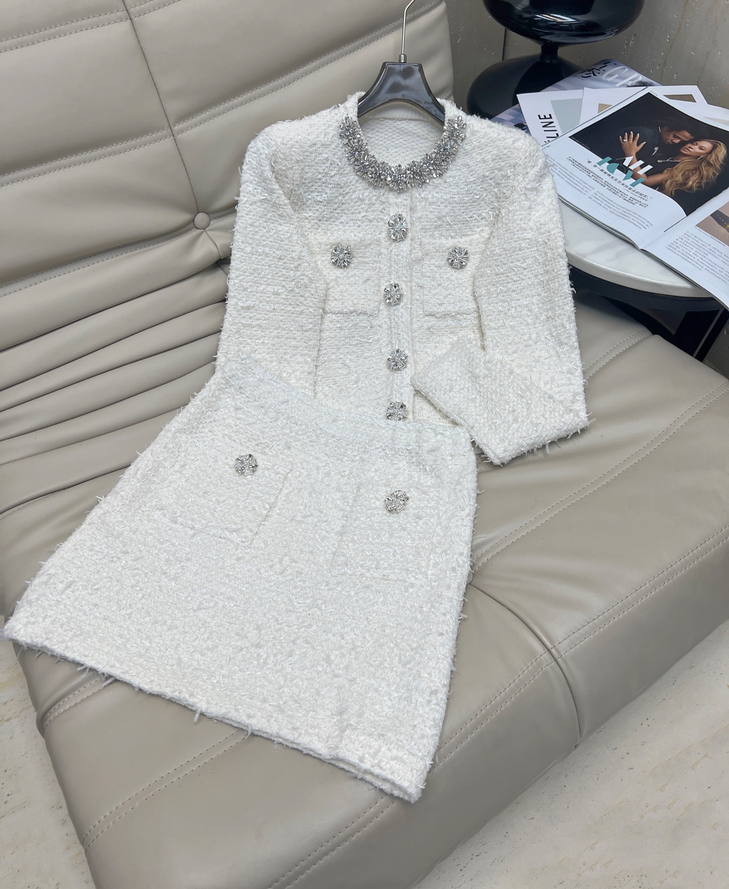 NO:496744,Top skirt P latest autumn and winter new product hairy soft glutinous heavy industry round neck cardigan jacket skirt two-piece suit Heavy industry nail drill design temperament girl style noble and elegant spot delivery monochrome SML, skirts, jackets & coats,alexander wang19860909上衣半裙P最新款秋冬新品毛茸茸软糯重工圆领小开衫外套半身裙两件套套装 重工钉钻设计 气质千金少女范 高贵大气 现货发 单色 SML,,skirts,jackets & coats,alexander wang,Women's clothing