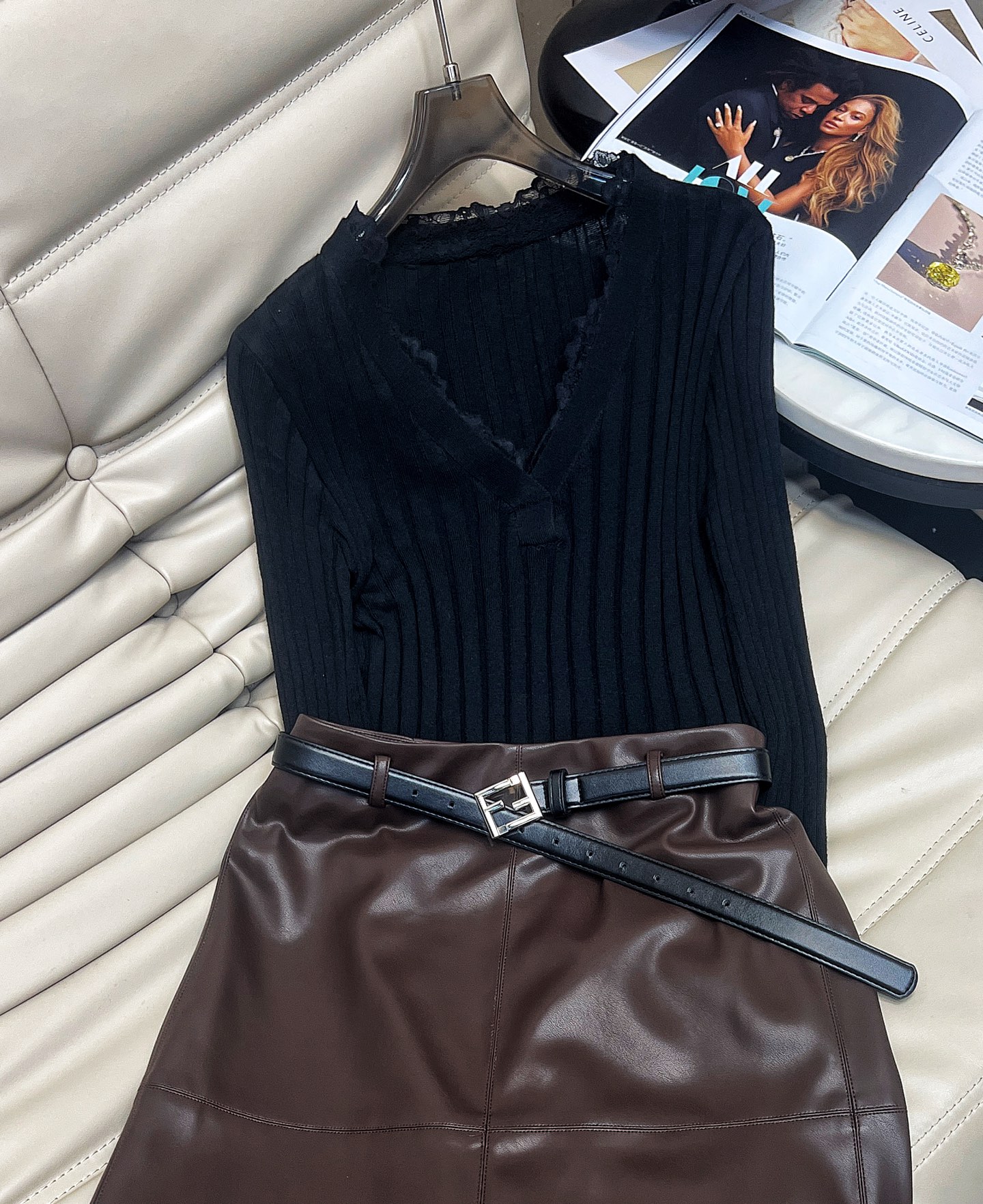 NO:496721,The latest top skirt and wool sweater shipped. The V-shaped neckline is designed with lace. The style is elastic with waist and the upper body is full of feminine taste. It looks so beautiful with leather skirts. You can buy a set you like. 2 colors S ML, skirts, alexander wang19860909上衣半裙最新款打底羊毛衫出货 V字领口都是拼蕾丝设计 版型收腰有弹性 上身女人味十足 搭配皮裙太好看了趴 喜欢的一套入手 2色 S ML,,skirts,alexander wang,Women's clothing