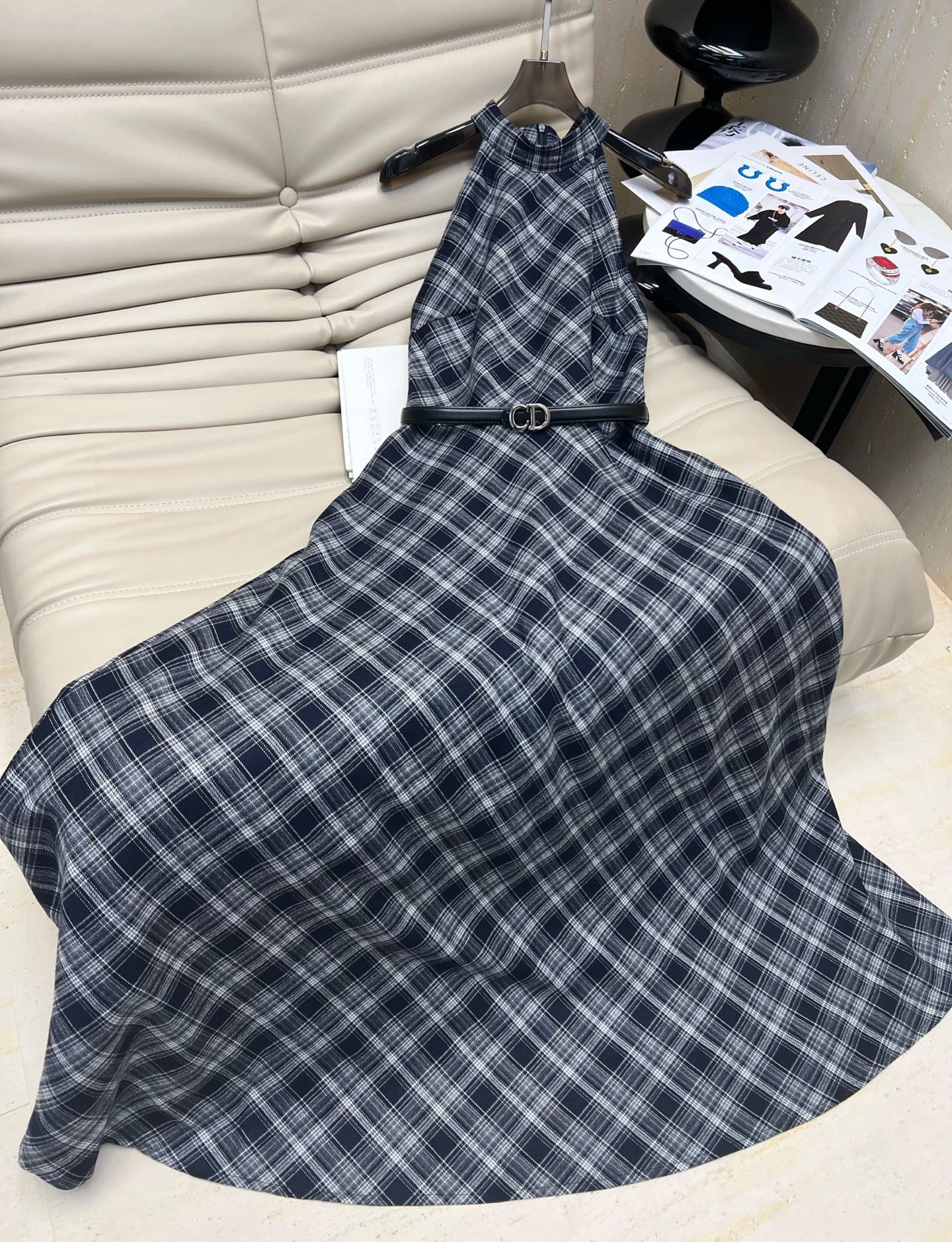 NO:500986,The new classic square plaid long dress in early autumn has a unique and high-end neck design. It is heart-warming at first glance. It has a romantic temperament. The style is slim and the belt is a good girl. It is pure and elegant. It is full of texture. It is ordered!  exclusive!  Monochrome SML, skirts, alexander wang19860909早秋新款经典方格子长款连衣裙 挂脖式设计独特又高级 一眼心动 自带浪漫气质 版型显瘦配腰带 乖乖女清纯文雅风 质感十足 客订！独家！单色 码数SML,,skirts,alexander wang,Women's clothing