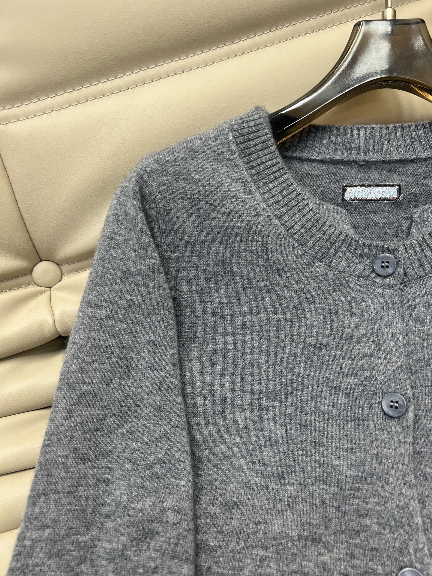 Max Mara Wool Blend Cardigan and High-Waisted Pants Set - Soft & Elegant 5 i1757905308991 2954 0 3