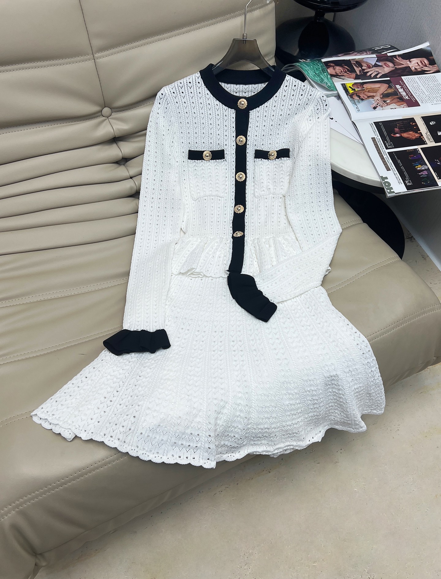 NO:501896,New style in early autumn, round neck hollow knit series long-sleeved fake two-piece mid-length dress, waist ruffles design is clear and exquisite and sweet, custom gem buttons embellish the luxurious details, hollow knitted fabric is skin-friendly and comfortable, no matter dates, birthday parties, daily commuting, celebrity, top version, monochrome SML.,, skirts, alexander wang19860909年早秋新款 圆领镂空针织系列长袖假两件中长款连衣裙 腰部荷叶边设计层次分明精致又甜美 定制宝石纽扣点缀打造奢华细节 镂空针织面料上身亲肤舒适 无论约会聚会,生日派对日常通勤都很优雅名媛 顶级版本 单色SML.,,skirts,alexander wang,Women's clothing