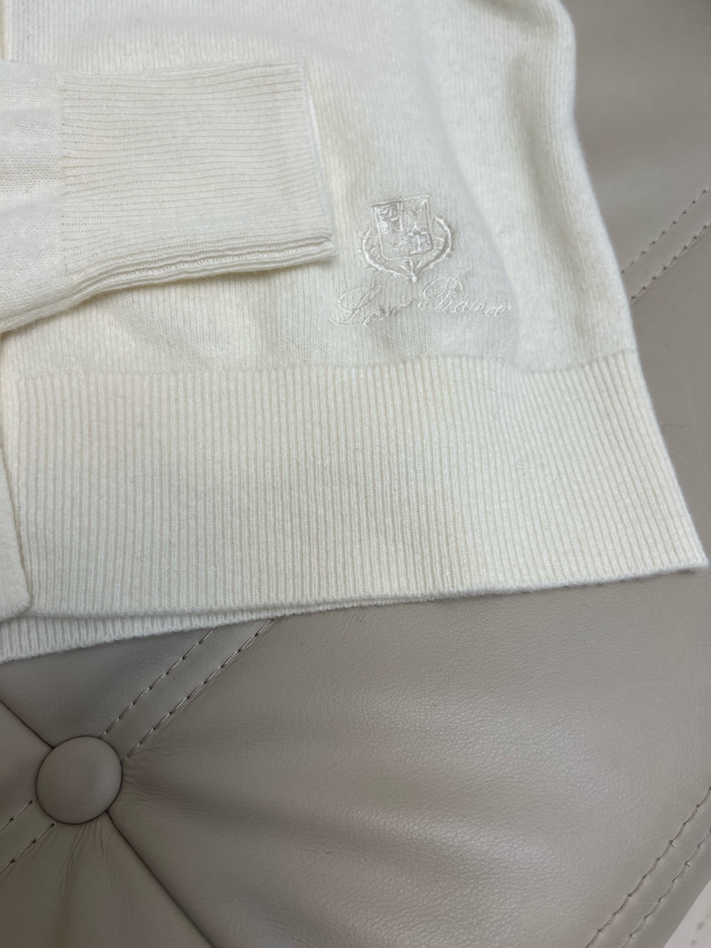 Elegant Women's Knit Set: V-Neck Cardigan & High-Waisted Trousers 6 i1758078961332 8002 0 4