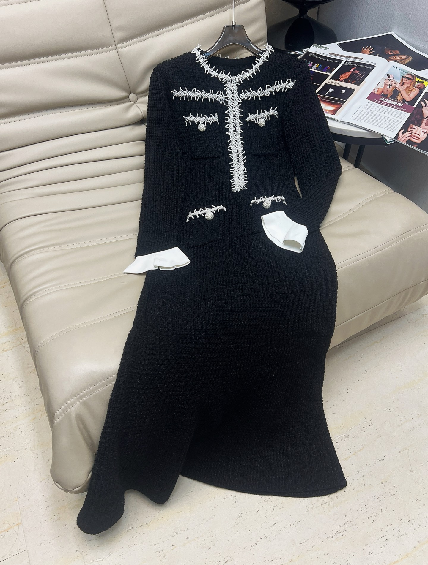 NO:503663,Self-Portrai* new style celebrity pearl knitted dress original 1:1 customization Customized original heavy industry sequin decorative knitted yarn, high density, soft and delicate feel, high-quality texture, comfortable upper body!  Heavy industry exquisite pearl neck design celebrity long dress with a long style, round neck and long sleeve design, exquisite little feminine, intellectual and elegant fish tail skirt hem, the overall shape is convex in front and back, modifying the proportion of the female figure, the overall upper body is elegant and elegant, the overall layering is rich, atmospheric, and the famous girl’s big model!  One color three codes, skirts, alexander wang19860909Self-Portrai*新款名媛千金珍珠针织连衣裙原版1:1定制 定制原版重工亮片装饰针织纱线,密度高,手感柔软细腻 质感高级,上身舒适！重工精致珍珠领设计名媛千金风长款连衣裙,圆领长袖设计,精致小女人味十足,下半身拼接知性优雅鱼尾裙裙摆,整体造型前凸后翘,修饰女性身材比例,整体上身优雅气质感爆棚,整体层次感丰富,大气,名媛千金爆款！一色三码,,skirts,alexander wang,Women's clothing