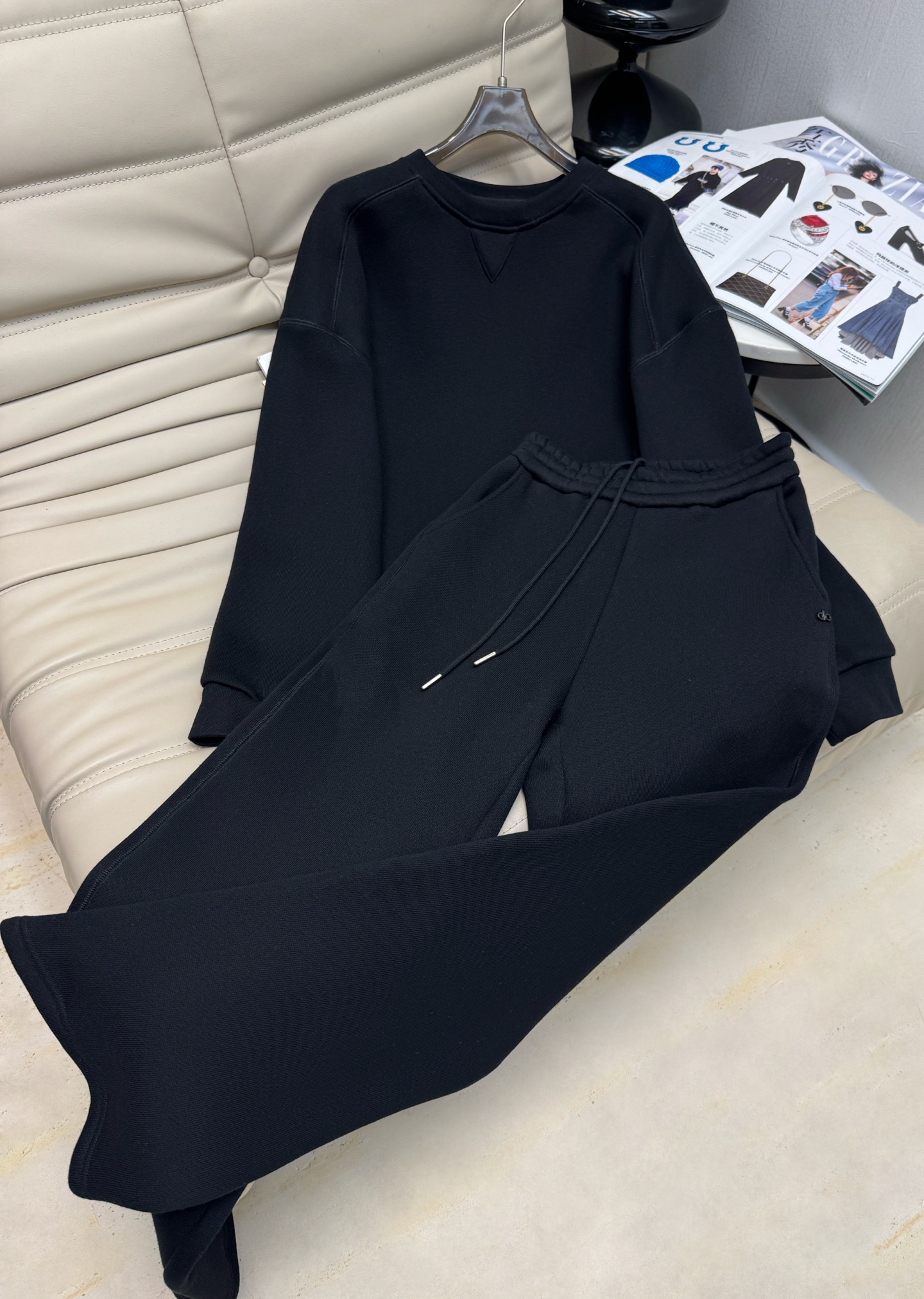 NO:505520,The latest alo fashionable and casual recommendations, three-dimensional letter decoration set, a fashionable match for lazy people, round neck clean color sweatshirt + elastic pull-tie trousers, it is very necessary to go out on the street, very easy to wear, sports and leisure essentials, you can wear it alone or in one set, use terry cotton, texture online, 3 colors SML M,,hoodie, sweatshirts, alexander wang19860909最新款alo时髦休闲推荐 立体字母装饰套装 懒人一套时髦搭配 圆领净色卫衣+松紧抽带卫裤 日常出街太需要了 非常好穿 运动休闲必备 可以单穿或者一套搭配都好看 采用毛圈纯棉 质感在线 3色 SML M,,hoodie,sweatshirts,alexander wang,Women's clothing