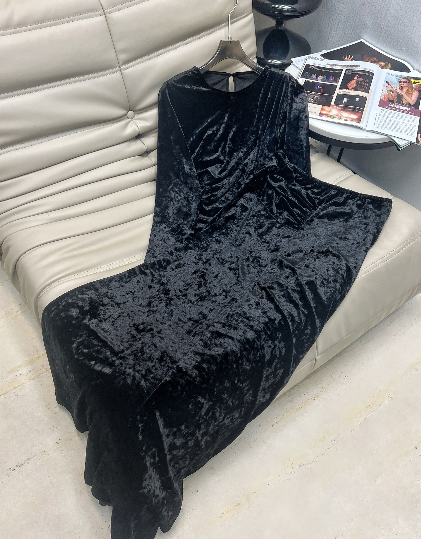 NO:505497,The latest retro light-embossed floss round neck top with high waist fish tail hip skirt two-piece set, style covers flesh and looks slimming, top body is fashionable and elegant, full of high-end feeling 3 colors SML, skirts, alexander wang19860909最新款复古鎏光压花丝绒圆领上衣高腰鱼尾包臀半裙两件套装 版型遮肉显瘦 上身洋气有气质 高级感十足 3色 SML,,skirts,alexander wang,Women's clothing