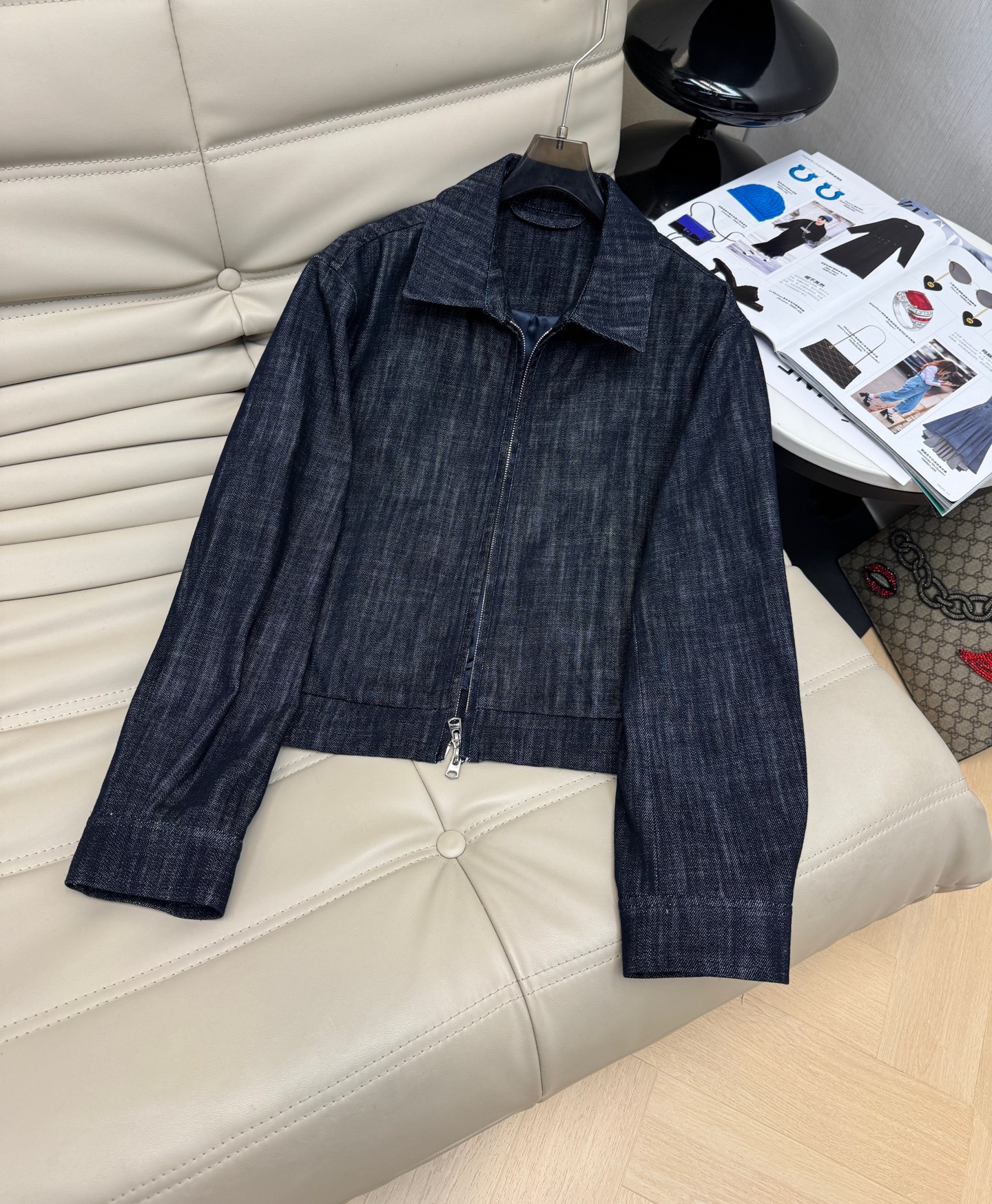 NO:505499,Jacket Pants P. New in 25 years. Lapel short jacket denim jacket shipped. It can be matched with my little fragrant pants | The style is super good. Exclusive!  It looks very good and easy to control at will, and is cool, cool and fashionable and essential for street-breaking!  A set of top body is very handsome and customized with double-head zipper. The upper body is lazy and fashionable. It is easy to go out. The material feel is super nice. It is a must-have for people. SML,, jackets & coats, jackets & coats, alexander wang19860909外套 裤子P.25年新款 翻领短夹克牛仔外套出货可搭配我家小香神裤丨版型超好 独家出品！随意搭配都很好看轻松驾驭,又酷又飒时髦精炸街必备款！一套上身帅气十足采用双头拉链定制 版型上身慵懒又时髦 ～轻松出街 实物质感超级nice简直就是人手必备款 码数SML,,jackets & coats,jackets & coats,alexander wang,Women's clothing