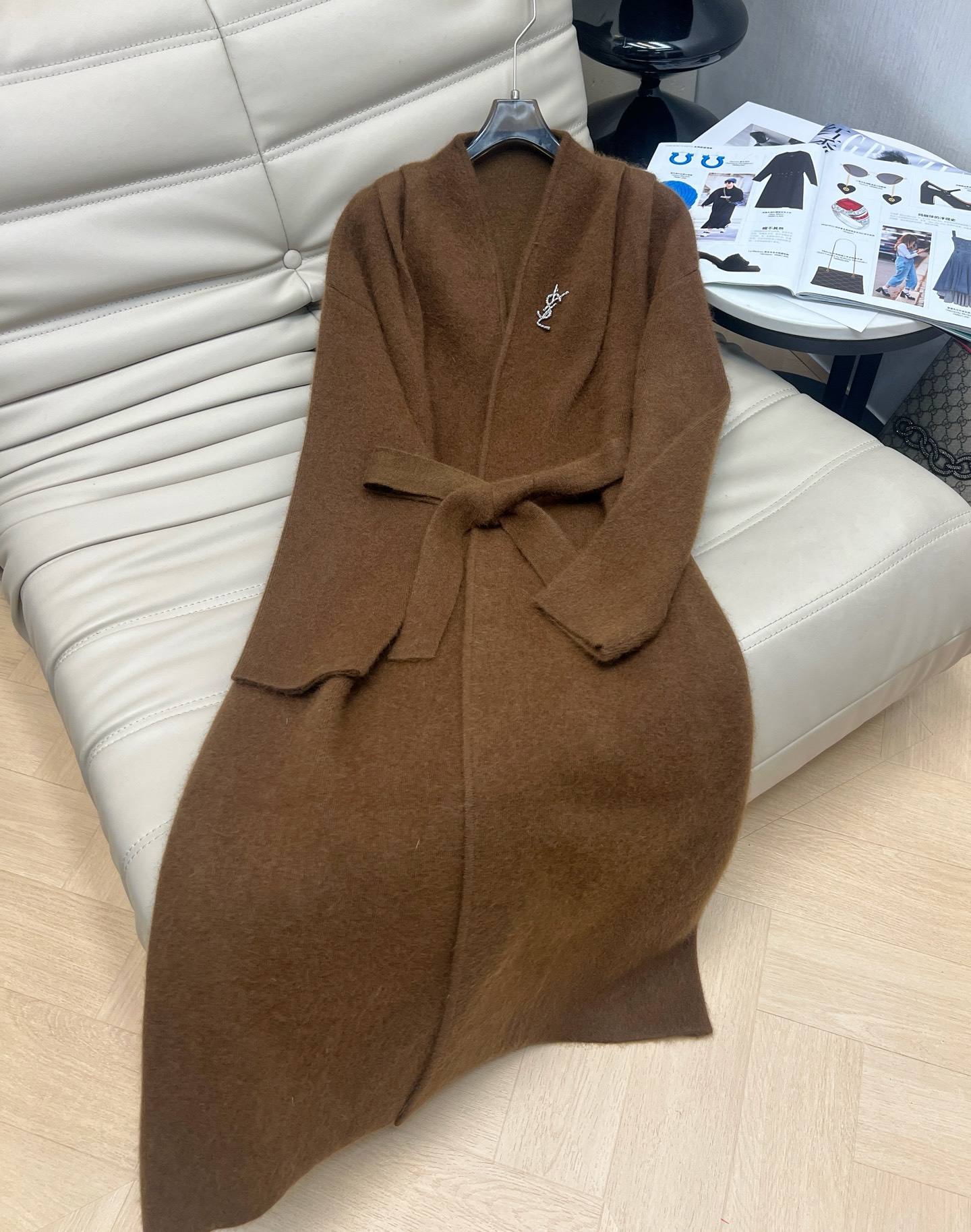 NO:507918,The latest wool coat with dust bag early autumn, a lazy mid-length thickened knitted sweater jacket with a thin fabric, a delicate and soft belt design, and a super atmospheric 2 colors SML.,,saint laurent,jackets & coats,sweaters,alexander wang19860909配防尘袋早秋圣罗兰最新款羊毛大衣 秋冬慵懒风中长款加厚针织毛衣外套 面料细腻柔软 腰带设计更加显瘦哦 版型超大气 2色 SML.,,saint laurent,jackets & coats,sweaters,alexander wang,Women's clothing