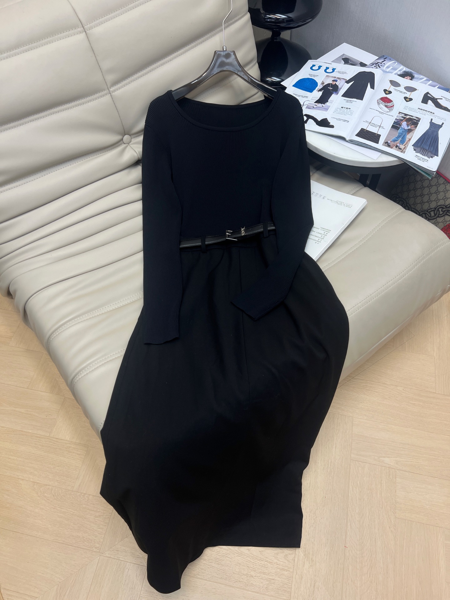 NO:535157,The new Saint Laurent round neck splicing dress in early autumn, the style is slim and slim and covers the belly, the slack feels simple and simple style, the upper body is high-end and atmospheric, the return rate is 100% in stock, black SML, saint laurent, skirts, alexander wang19860909早秋新款圣罗兰圆领拼接连衣裙 版型修身显瘦又遮肚肚 松弛感老钱风简约风 上身高级大气 回头率百分百 现货发 黑色 SML,,saint laurent,skirts,alexander wang,Women's clothing