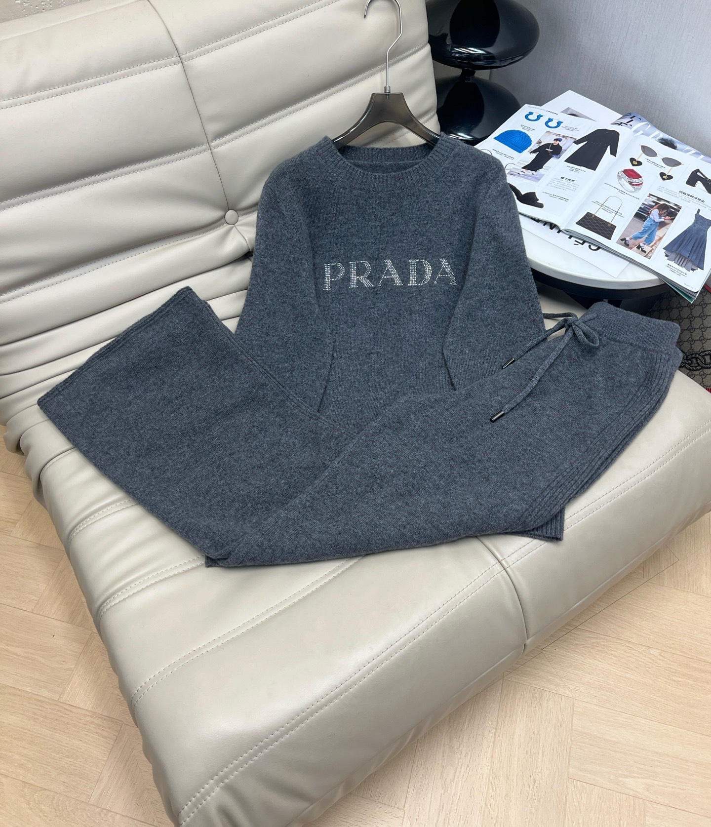 NO:545391,New Year's new style round neck iron diamond knitted sweater custom wool yarn, soft and glutinous skin-friendly feeling, comfortable and slim long sleeves can be easily matched with thread details. Heavy industry iron diamond design is good-looking and versatile. Recommended code SML. Set M, sweaters, alexander wang19860909年新款 圆领烫钻针织毛衣定制羊毛纱线,软软糯糯亲肤体感,搭配螺纹细节舒适显瘦的长袖可轻松搭配 重工烫钻设计 好看百搭 推荐码数SML.套装M,,sweaters,alexander wang,Women's clothing