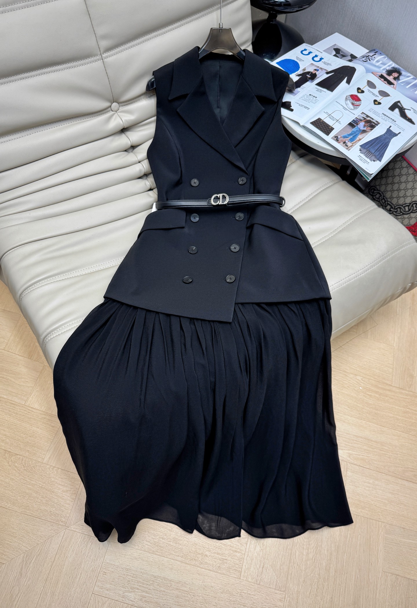 NO:545405,Early autumn new fake two-piece hem yarn V-neck suit dress. Hansi wool fabric is of high quality. Double-breasted irregular design. Full of high-end feeling with CD belt. Elegant and temperament. Full of goddess style. Extremely recommended monochrome. Size SM L M,, skirts, business suit, alexander wang19860909早秋新款假两件下摆拼纱V领西装连衣裙 涵丝毛面料质量杠杠滴 双排扣不规则设计 配CD腰带高级感满满 优雅又气质 女神范十足 极烈推荐款单色 码数SM L M,,skirts,business suit,alexander wang,Women's clothing