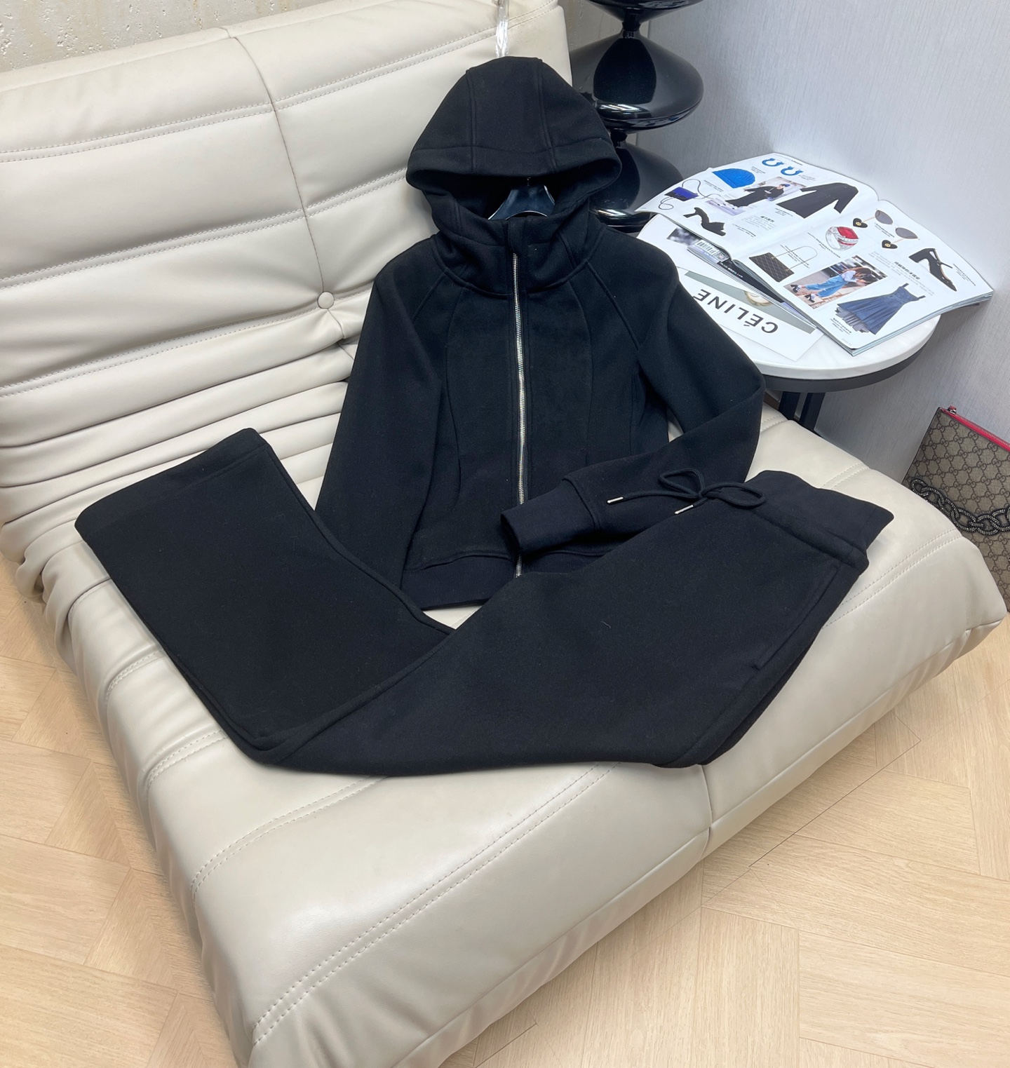 NO:566069,Autumn and winter new original sports and leisure suit, Korean style for younger people, hooded sweatshirt, high-waisted wide-leg pants, two-piece set. A complete set of outfits with a high-end feel. The version makes you look slimmer and taller. Velvet and thickening. 2 colors. SML M,,hoodie,sweatshirts,hats,alexander wang19860909秋冬新款原版运动休闲套装 韩系穿搭减龄小个子连帽卫衣高腰阔腿裤两件套 一整套穿搭高级感满满 版型显瘦显高 加绒加厚款 2色 SML M,,hoodie,sweatshirts,hats,alexander wang,Women's clothing