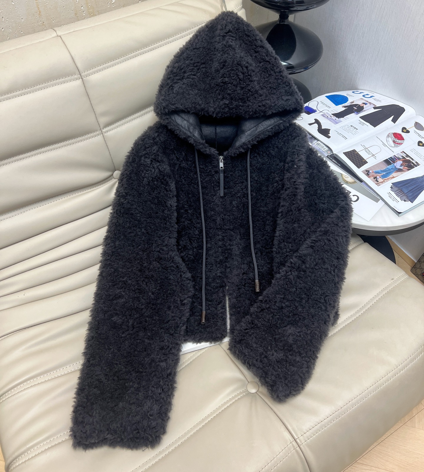 Cozy Lambswool Hooded Jacket - Relaxed Fit, Drawstring, and Zipper Closure 2 i1760350992024 8451 0 0