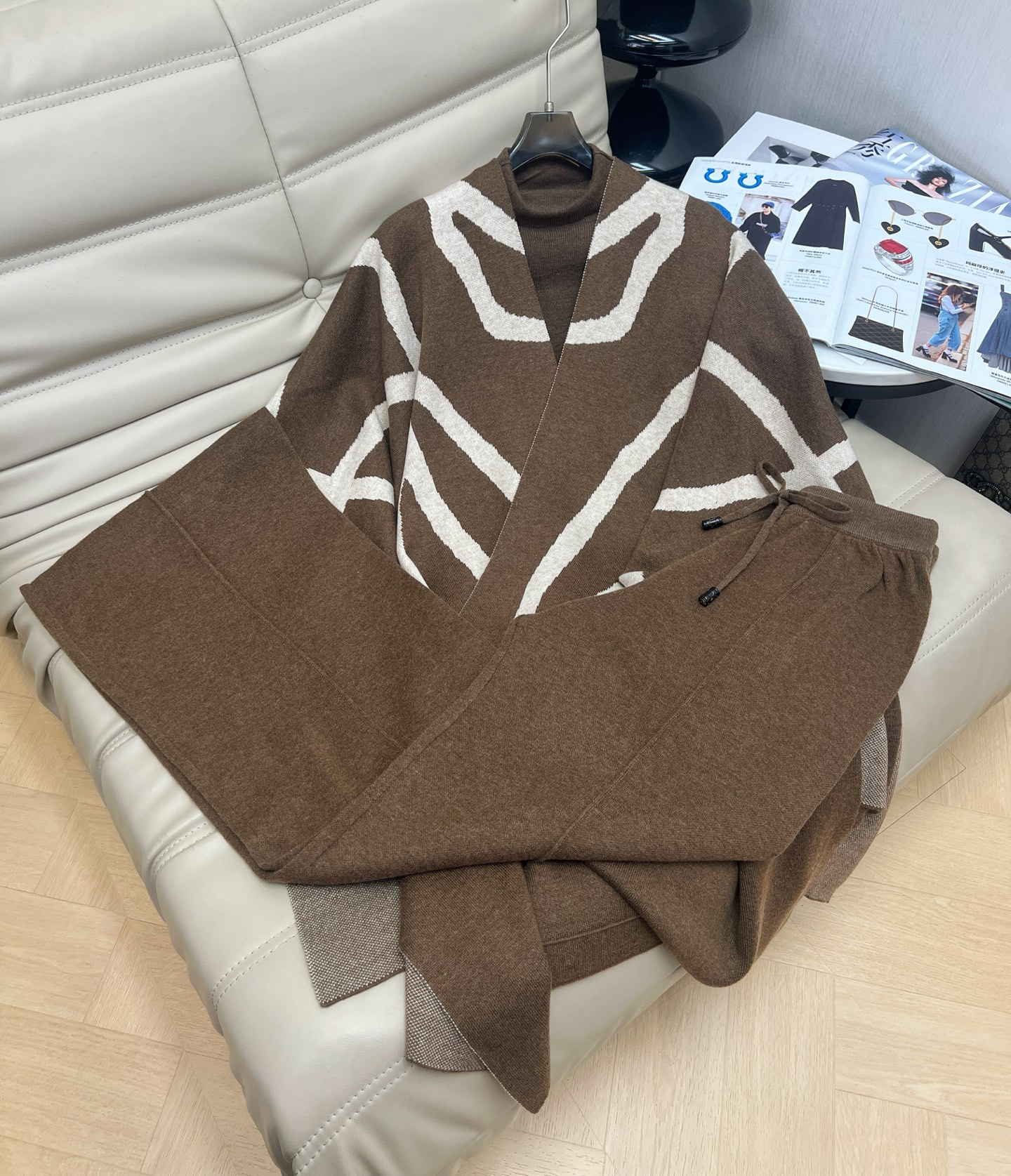 Wool Set: Elegant Autumn/Winter Cape with Pants, Soft & Warm Knitwear