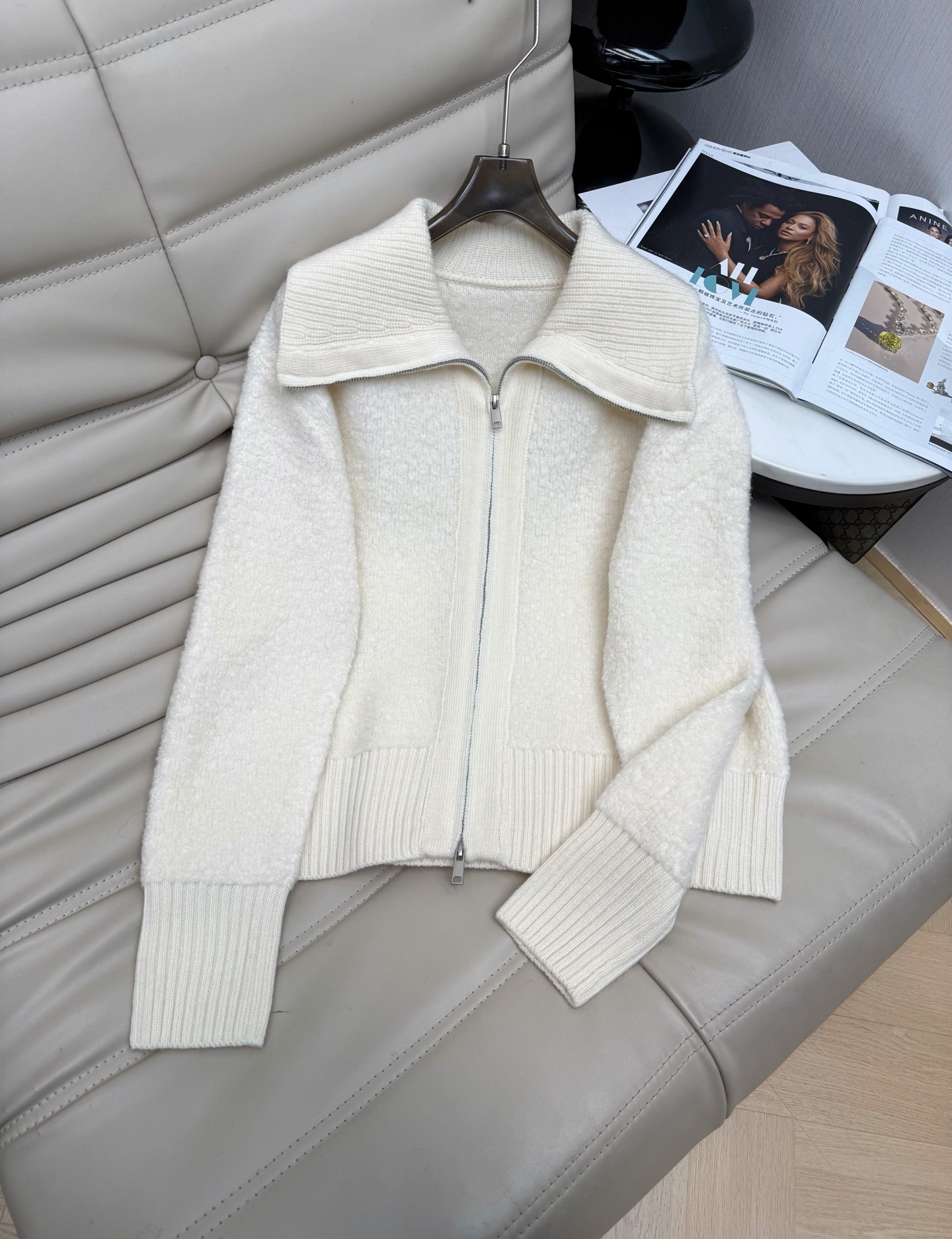 NO:578512,2025 lazy style soft glutinous large lapel zipper sweater wool coat must-have loose and stylish cardigan for autumn and winter thickened and warm simple and high-end exquisite sense versatile style 2 colors SML M,,jackets & coats,sweaters,alexander wang198609092025慵懒风软糯大翻领拉链 毛衣羊毛外套 秋冬必备宽松洋气开衫 加厚保暖 简单高级 精致感十足 百搭款 2色 SML M,,jackets & coats,sweaters,alexander wang,Women's clothing