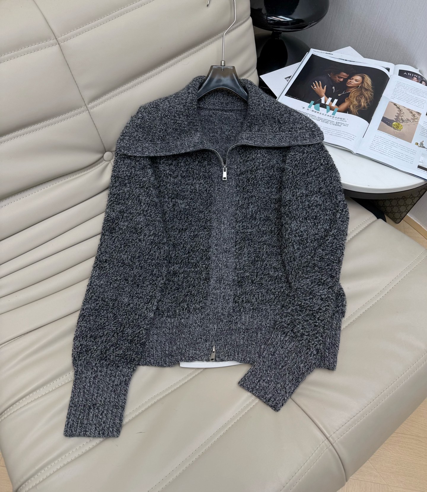 NO:578517,2025 lazy style soft glutinous large lapel zipper sweater wool coat must-have loose and stylish cardigan for autumn and winter thickened and warm simple and high-end exquisite sense versatile style 2 colors SML M,,jackets & coats,sweaters,alexander wang198609092025慵懒风软糯大翻领拉链 毛衣羊毛外套 秋冬必备宽松洋气开衫 加厚保暖 简单高级 精致感十足 百搭款 2色 SML M,,jackets & coats,sweaters,alexander wang,Women's clothing