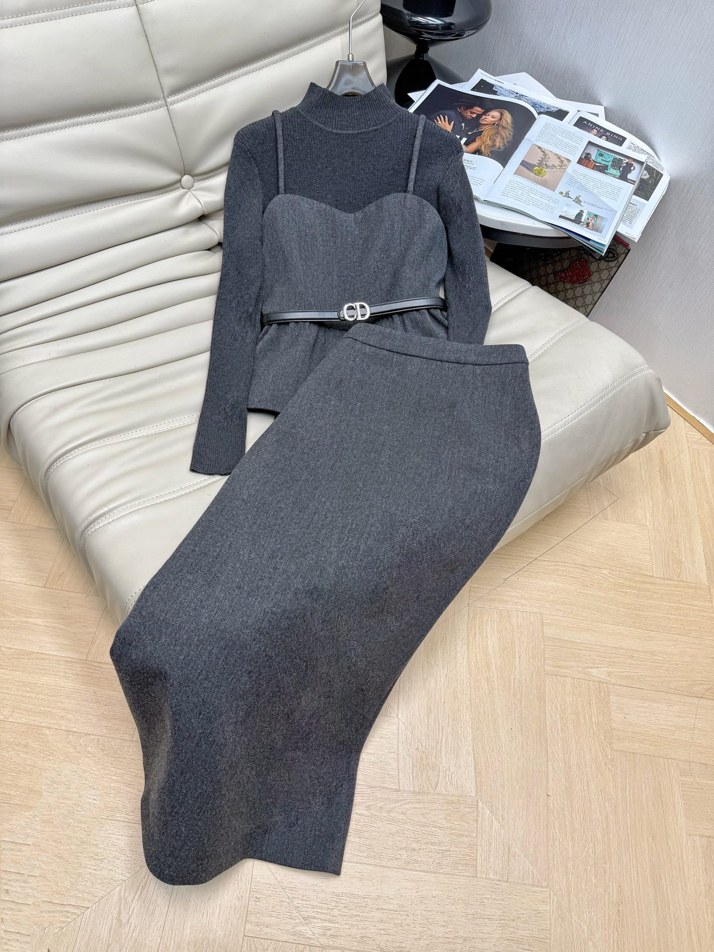 NO:578807,New autumn and winter retro style suit, sweater, camisole, long skirt, three-piece suit with a lazy temperament. Wear alone to reduce age. Pair it with a coat for a high-end and elegant feel. SML M,,skirts,sweaters,alexander wang19860909秋冬新款复古风套装毛衣吊带背心长半裙三件套装裙 气质慵懒感 单穿减龄 搭配大衣高级贵气感十足SML M,,skirts,sweaters,alexander wang,Women's clothing