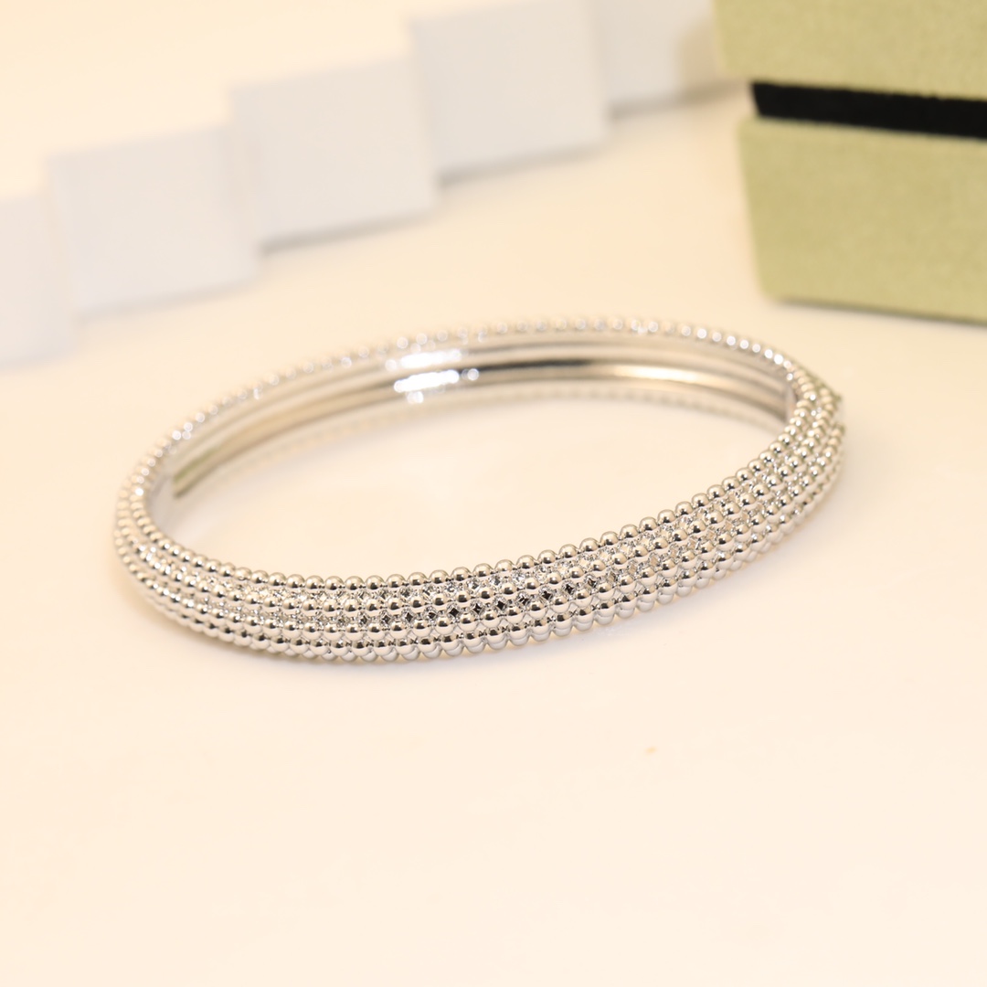 “VCA Bracelet Reveals Intricate Van Cleef & Arpels Cyclops Design Details” - 图片 5