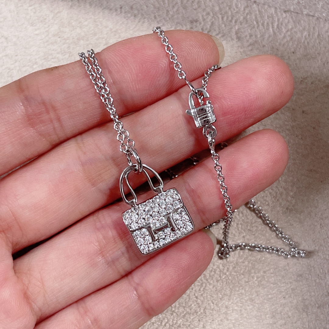 Hermes Jewelry Necklaces & Pendants Set With Diamonds