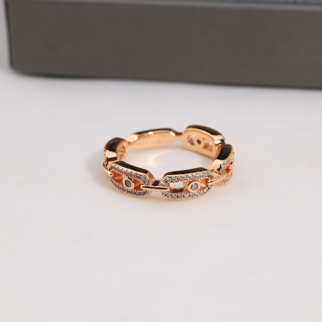 “Season’s Most Famous Craft Ring: Messika Paris Move Ring Collection” - 图片 6