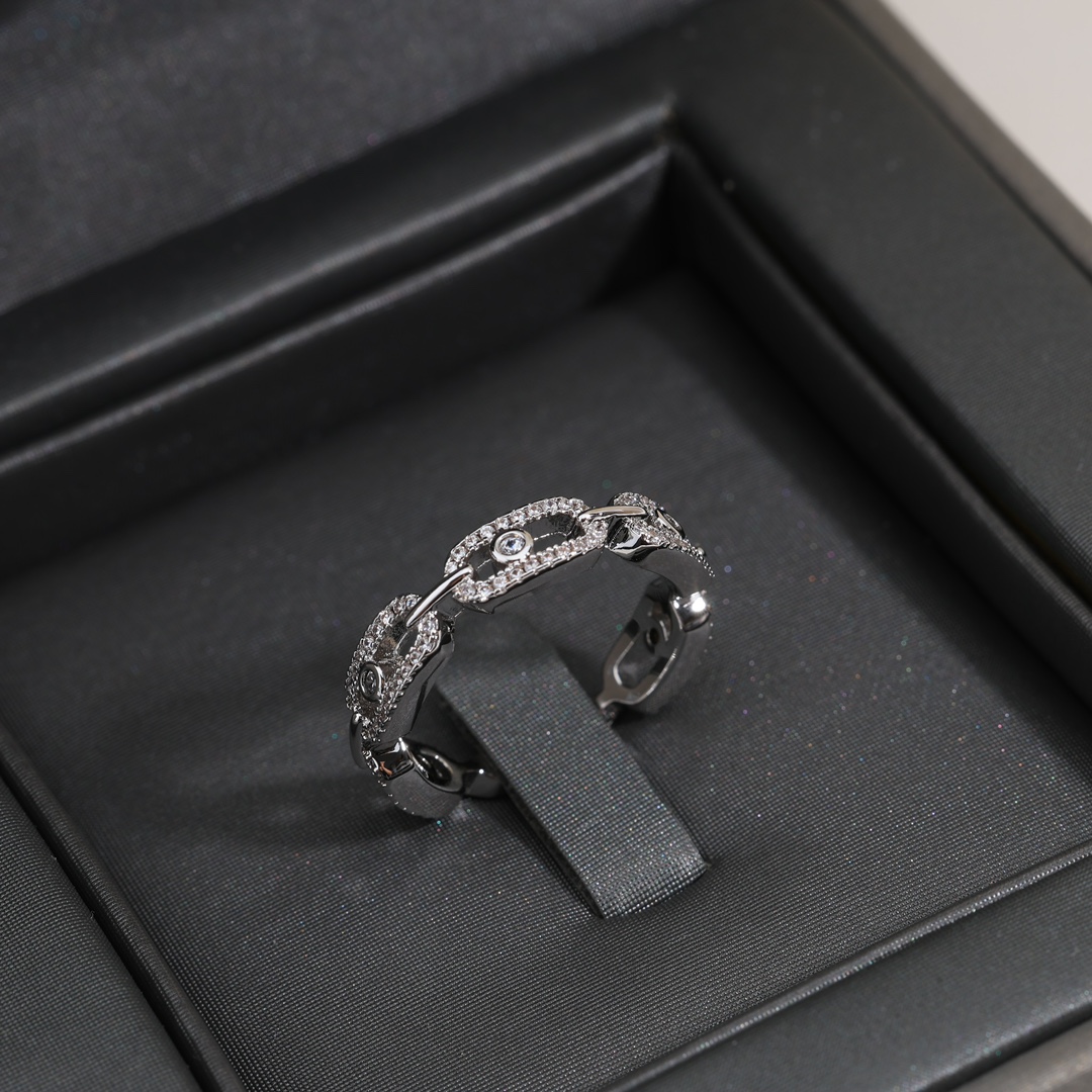 “Season’s Most Famous Craft Ring: Messika Paris Move Ring Collection” - 图片 1