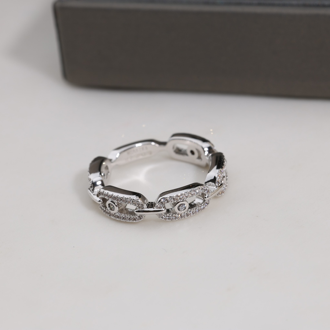 “Season’s Most Famous Craft Ring: Messika Paris Move Ring Collection” - 图片 7
