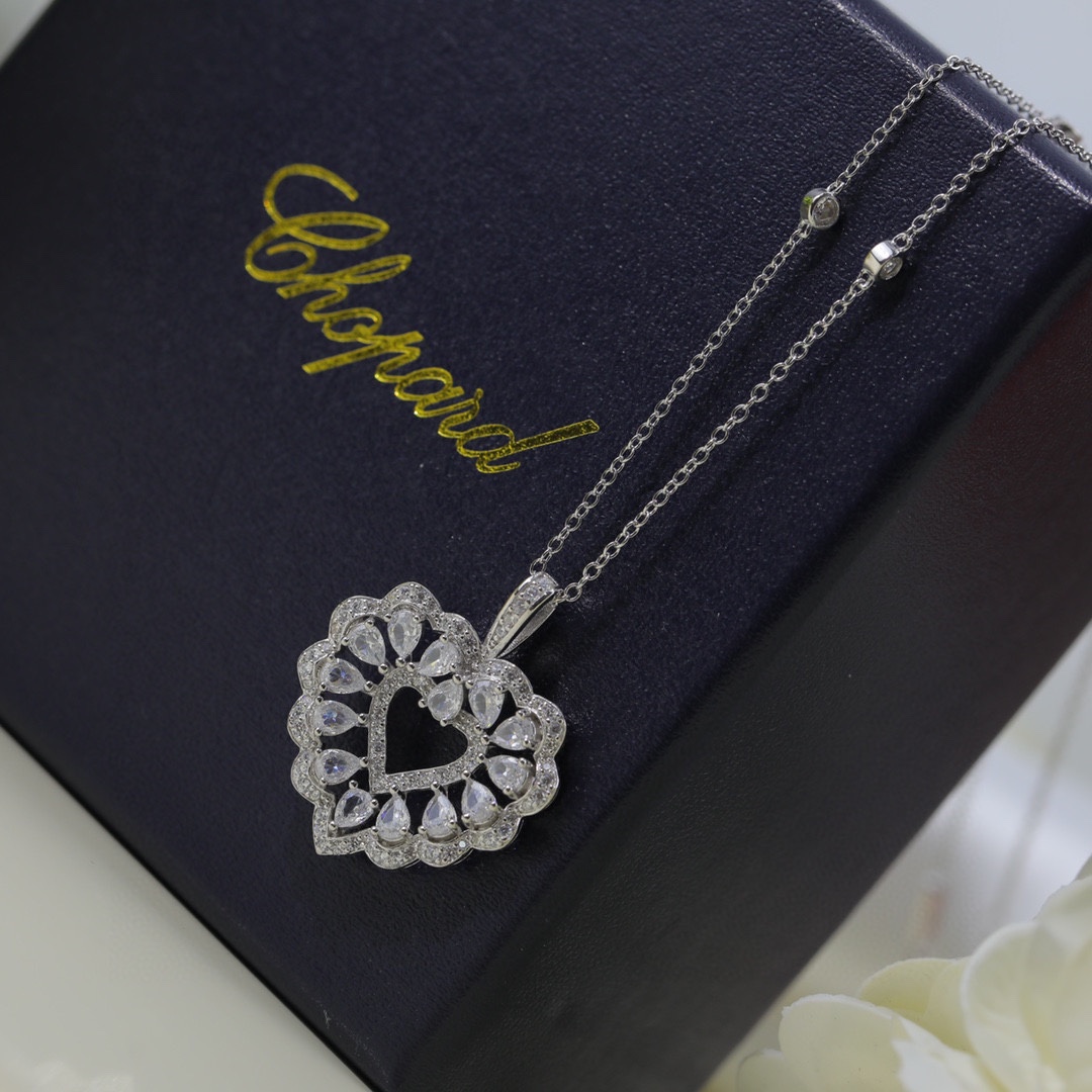 Chopard Xiaobun Heart-Lucky Necklace: Iconic Spark Diamond for Caring Women - 图片 7