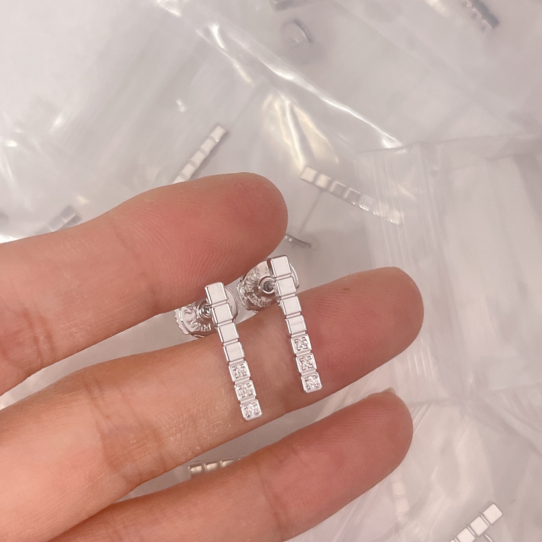 萧邦ChoPard高版本CNC工艺小冰块耳钉萧邦耳钉银针防过敏亚金材质IceCube系列将萧邦的幸运与品