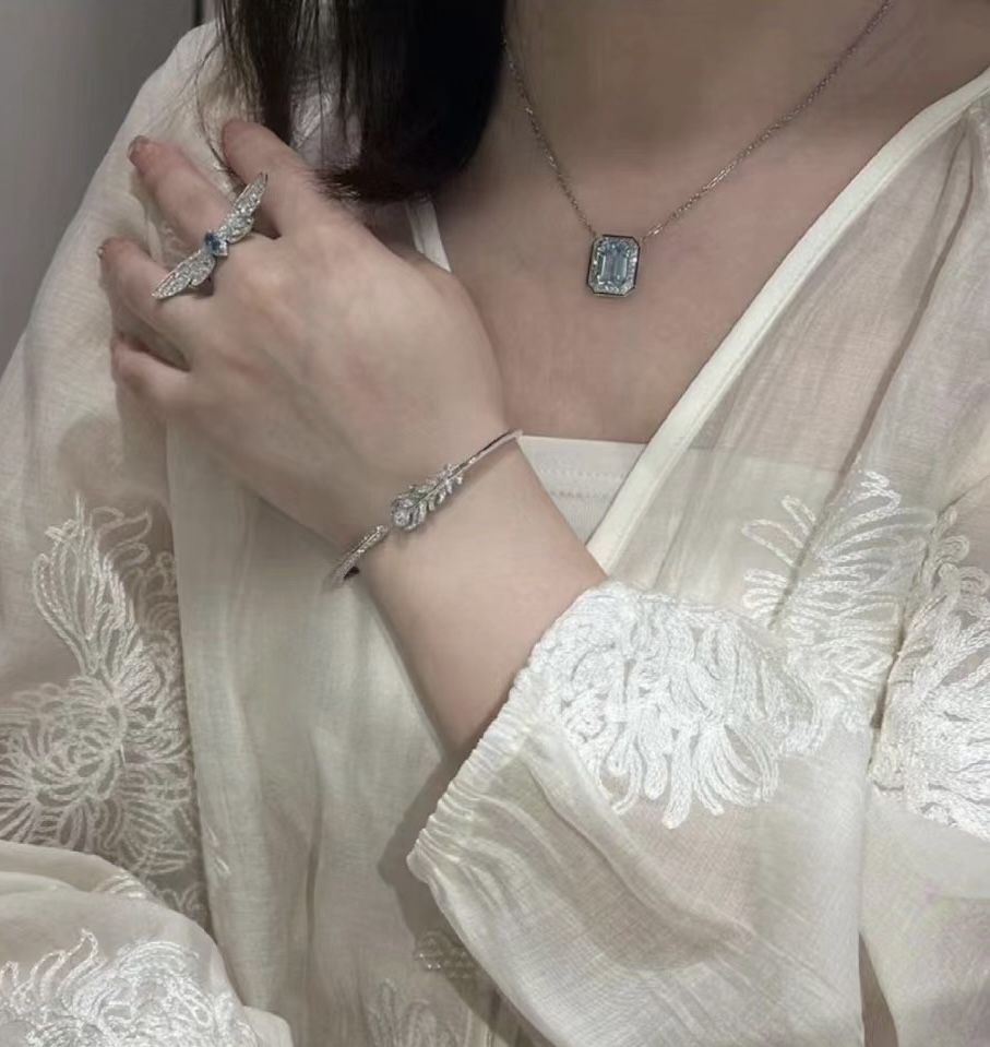 Louis Vuitton Haute Couture Haute Couture Fine Jewelry Necklace Bracelet 8