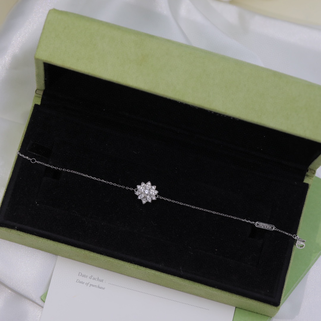 Van Cleef & Arpels Haute Couture Haute Couture Fine Jewelry Necklace 2