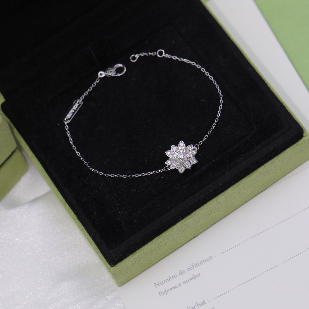 Van Cleef & Arpels Haute Couture Haute Couture Fine Jewelry Necklace