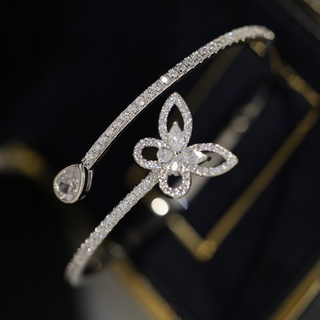 Luxury Butterfly Bracelets: Top Brand Jewelry Simulator Series with Gold and Platinum.
