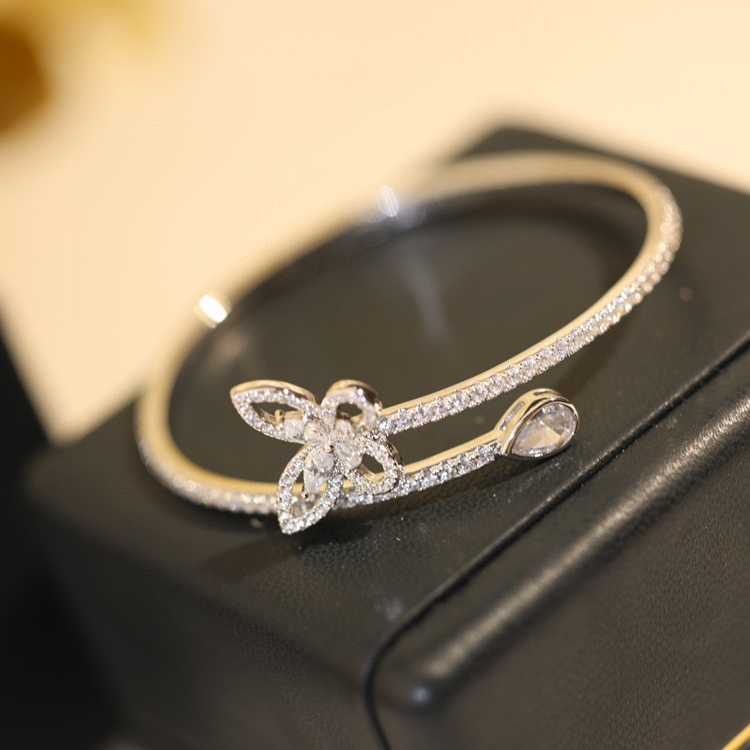 Luxury Butterfly Bracelets: Top Brand Jewelry Simulator Series with Gold and Platinum. - 图片 6