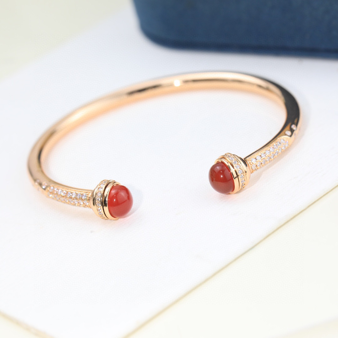 Exquisite Count’s Jeweled Bracelets with Rotating Feature, Perfect for V Gold Ensemble. - 图片 2