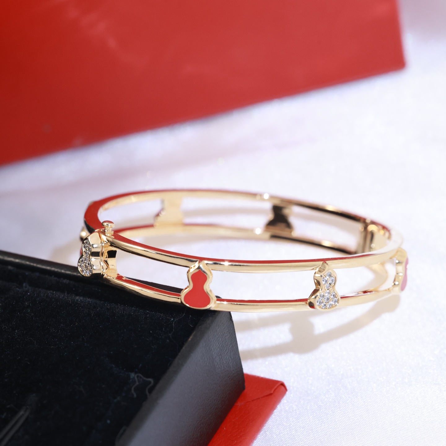 “Qeelin Unveils Superstar Wiulu Collection with Fine Zifu Bracelet in Rose Gold” - 图片 4